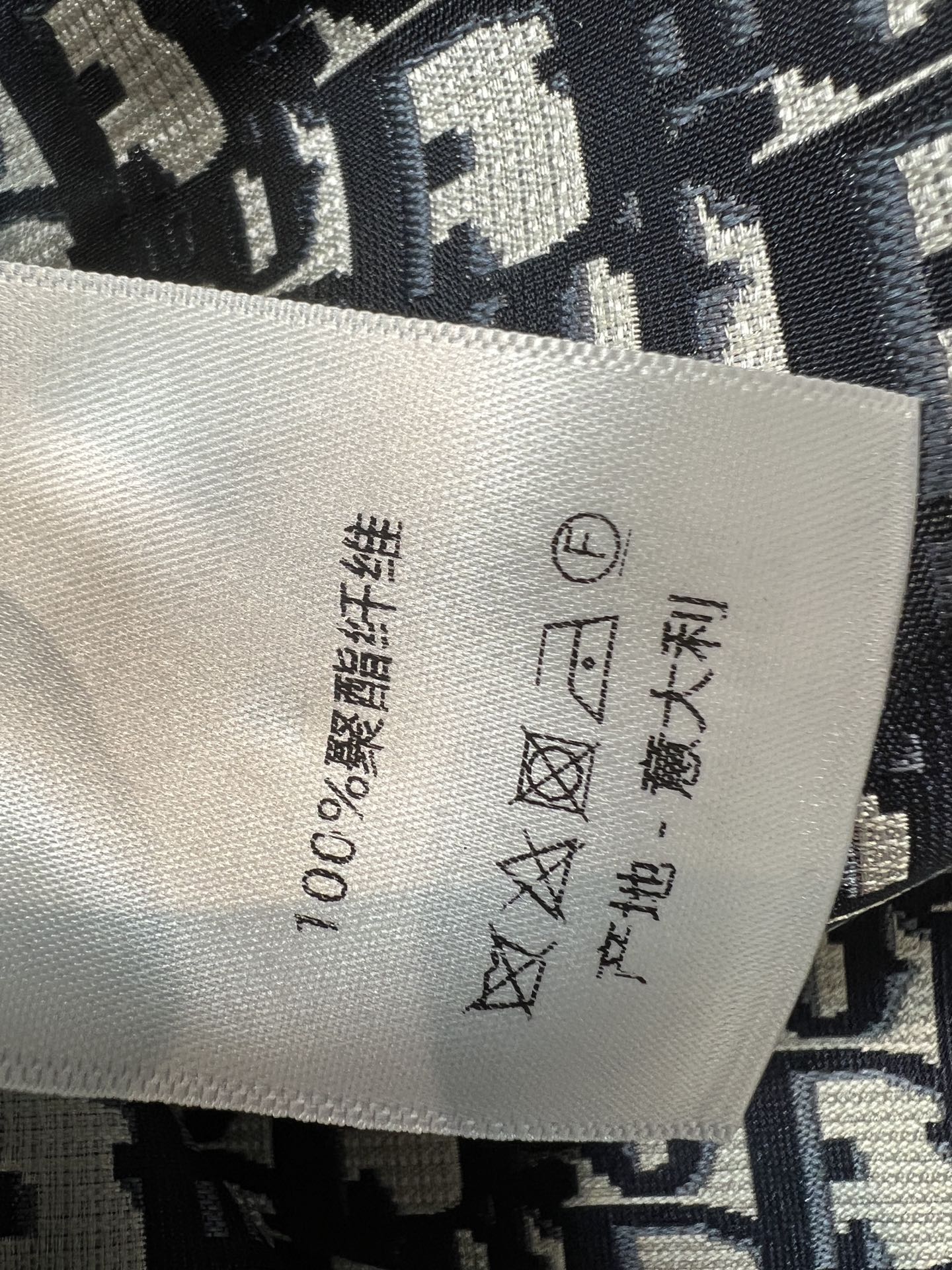 D家 26夏季新款 老花短袖套装 连帽短袖外套+短裤 侧边撞色织带设计 利落短袖版型 前短后长下摆藏肉显