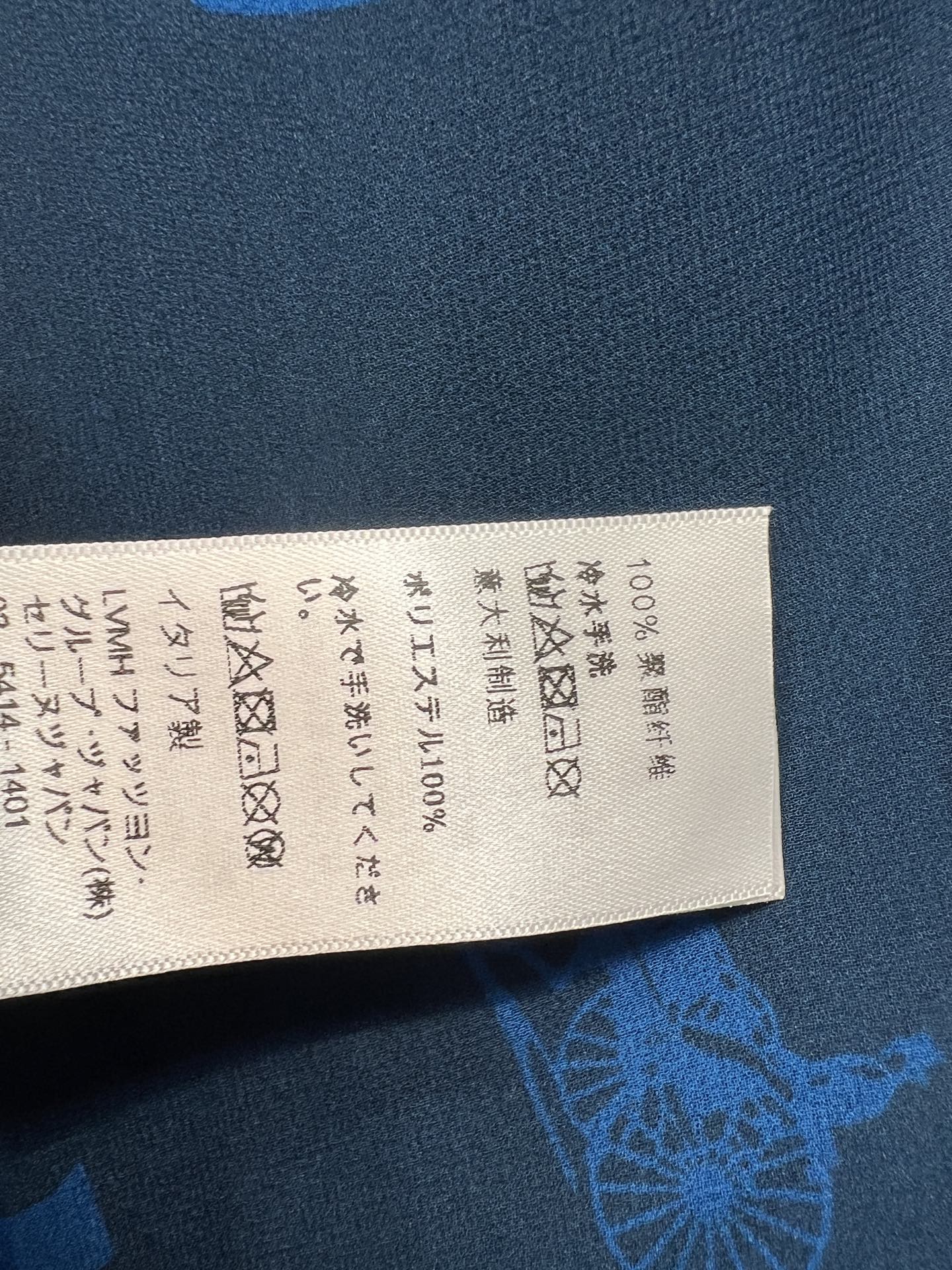 CE家 26夏季新款 藏青色印花套装 长袖衬衫+半裙 领口飘带 微透质感轻盈飘逸 百褶半身长裙 细密压褶