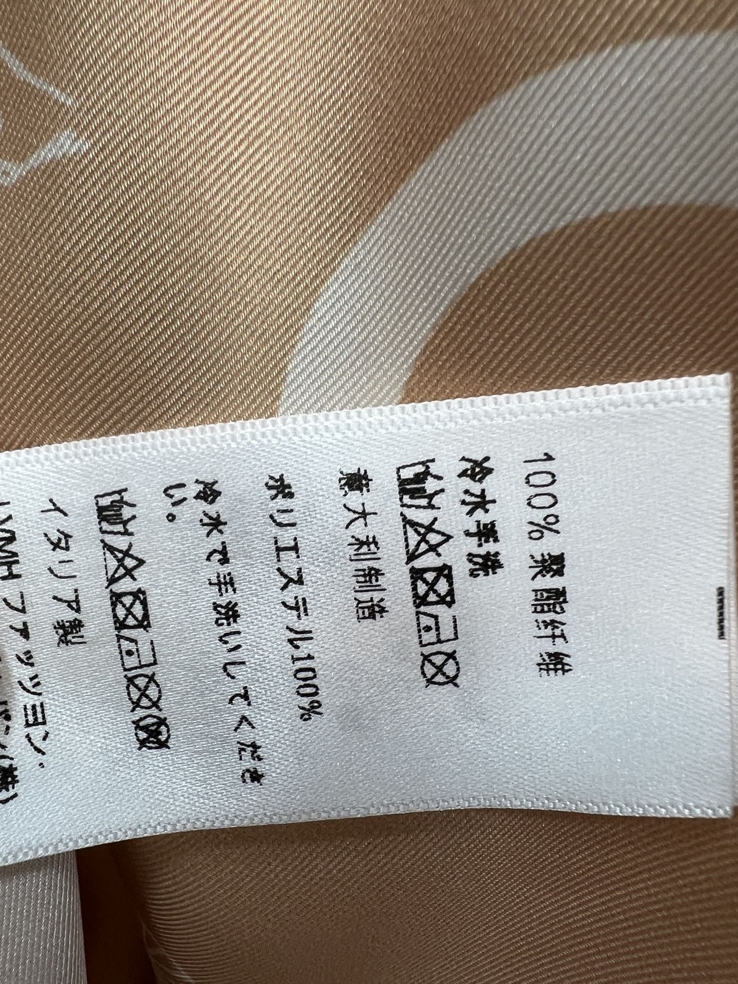 CE家 26夏季新款 撞色衬衫连衣裙 经典翻领短袖+全开襟排扣 上下撞色设计超有层次感 上半身米白底+黑