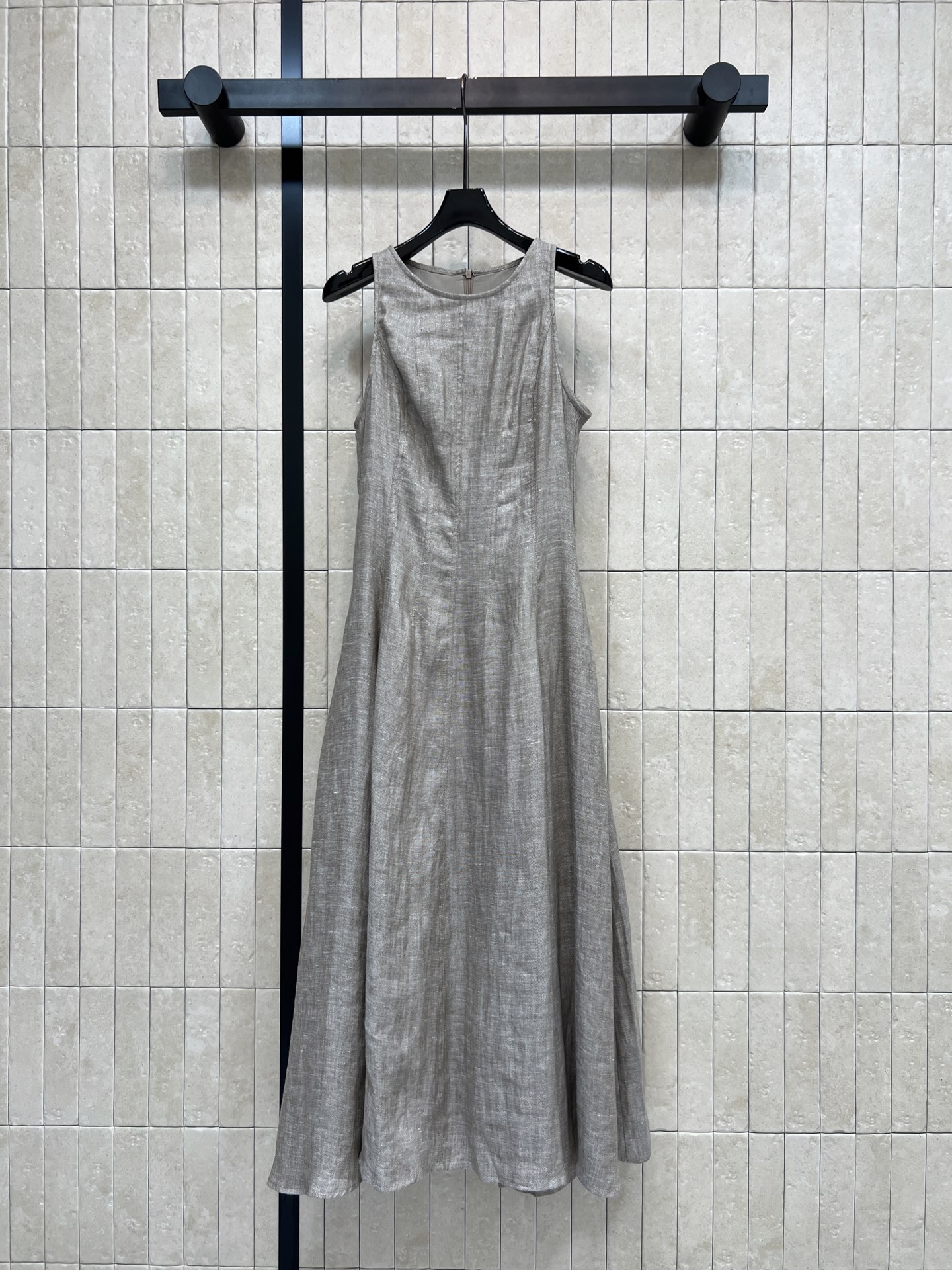 NO:878294,BC Home 26 new summer style linen sleeveless dress Made of linen blended fabric, breathable and moisture-absorbent, super comfortable to wear in summer, sleeveless vest design, zipper closure at the back, easy to put on and take off, low-key and versatile, commuting, vacationing, easy to control in daily life, A-line skirt to modify the body shape, super friendly to fat or pear-shaped figures, covering the flesh and slimming, three sizes in one color, Size/S-M-L,,chanel,skirts,19860909BC家 26夏季新款 亚麻无袖连衣裙 采用亚麻混纺面料 透气又吸湿 夏天穿超舒服 无袖背心设计 背后拉链开合 穿脱方便 低调百搭 通勤 度假 日常都能轻松驾驭 A字裙摆修饰身形 对微胖或梨形身材超友好 遮肉显瘦 一色三码Size/S-M-L,,chanel,skirts,,Women's clothing