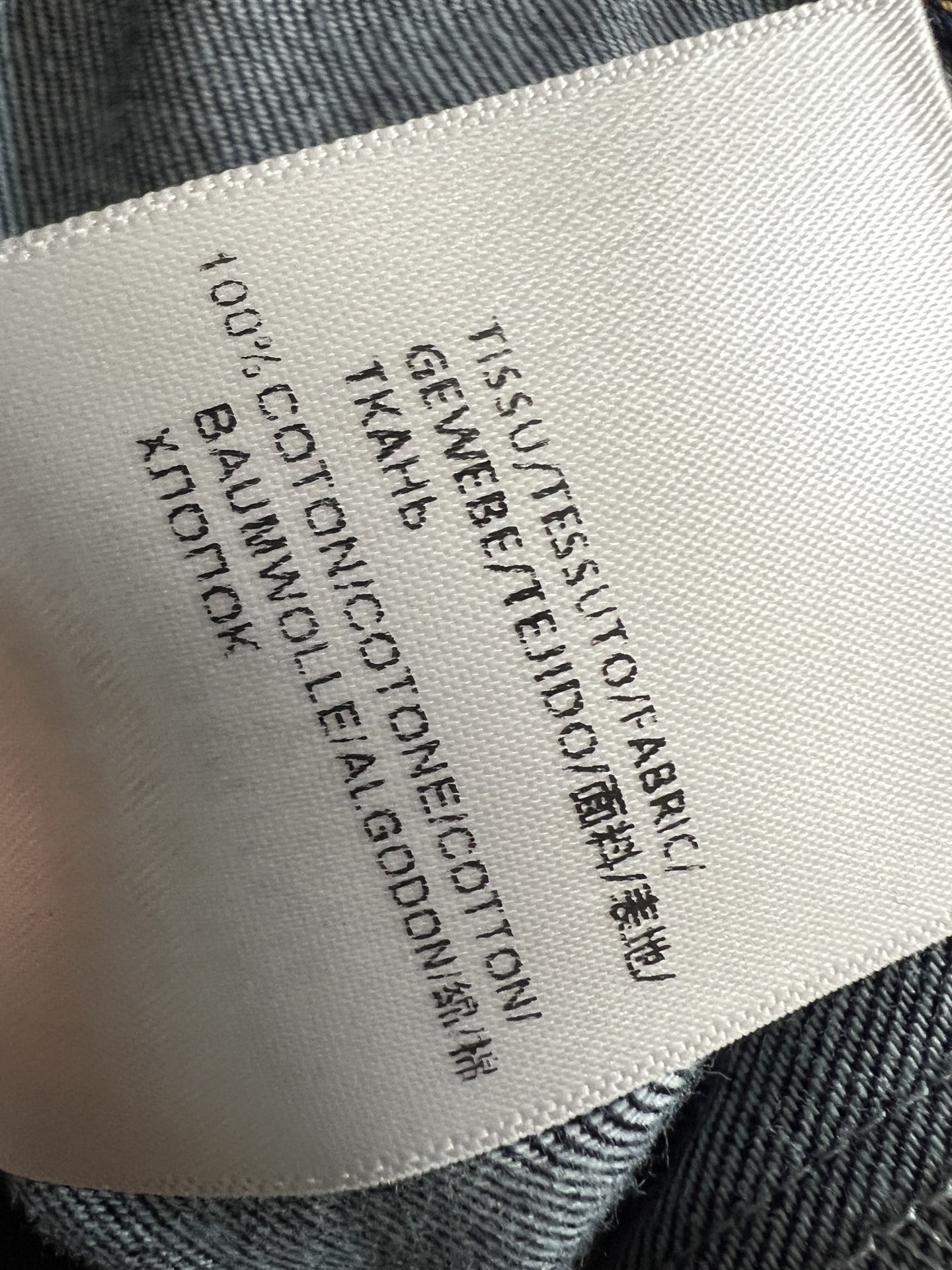 26夏季新款 复古牛仔长裙 水洗牛仔面料 垂坠感十足 搭配自带的皮质腰带 勾勒腰线优化比例 分层蛋糕裙剪