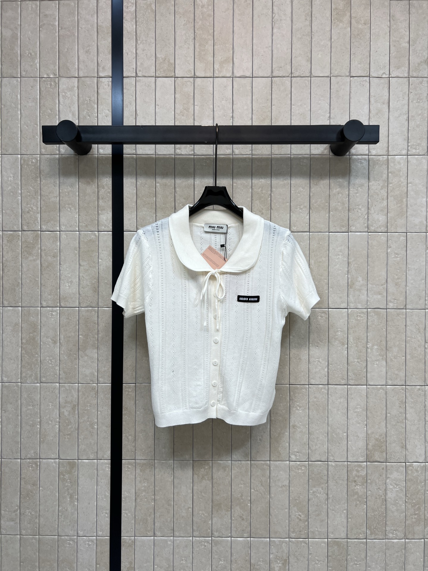 MIU家 26夏季新款 Polo领针织短袖 采用天丝混纺面料 轻盈透气 经典Polo领+系带设计 少女感