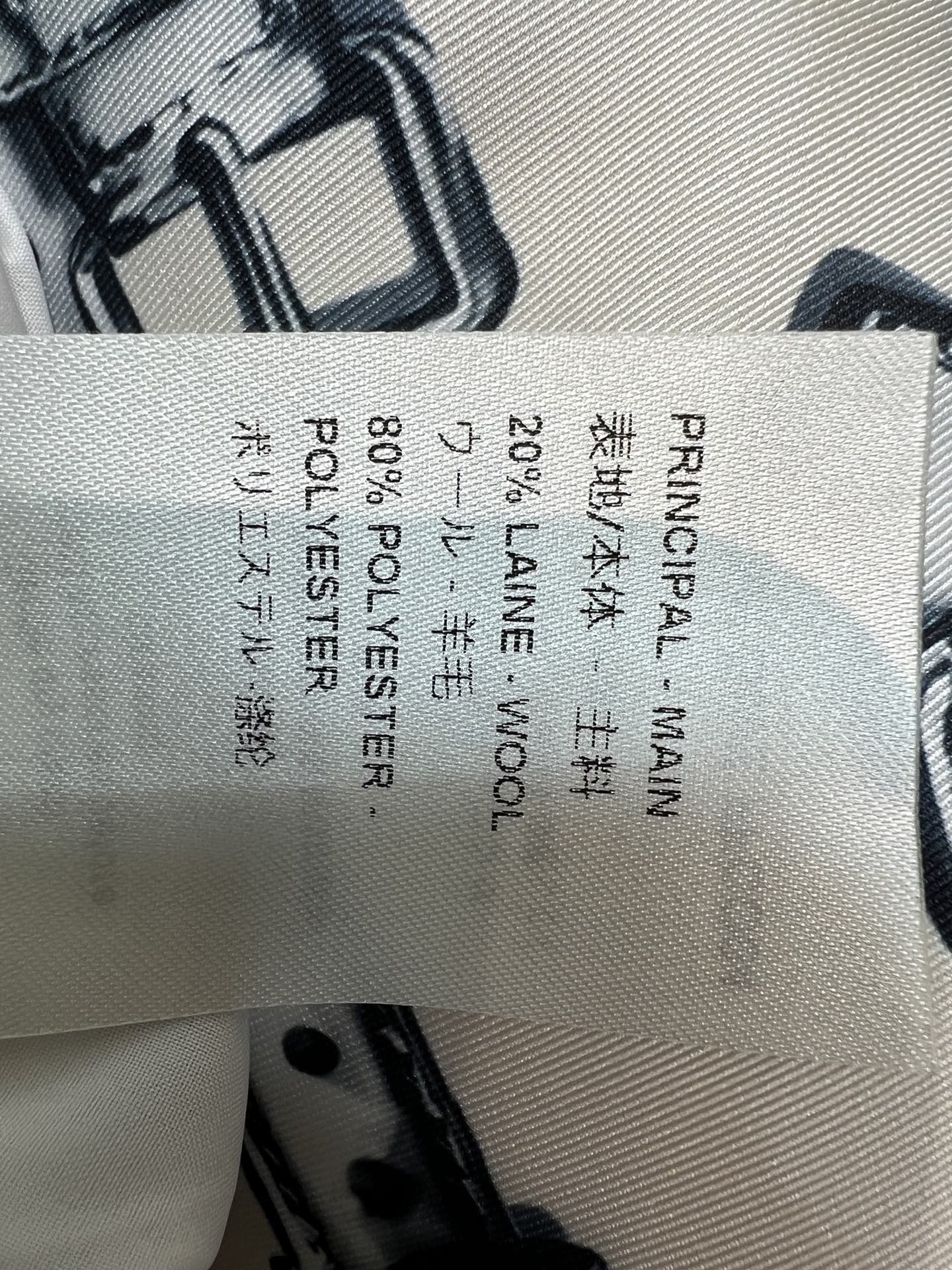 L家 26夏季新款 印花不规则半裙​​ 采用羊毛混纺面料 垂坠感十足 自带柔光滤镜 不规则下摆剪裁 藏肉