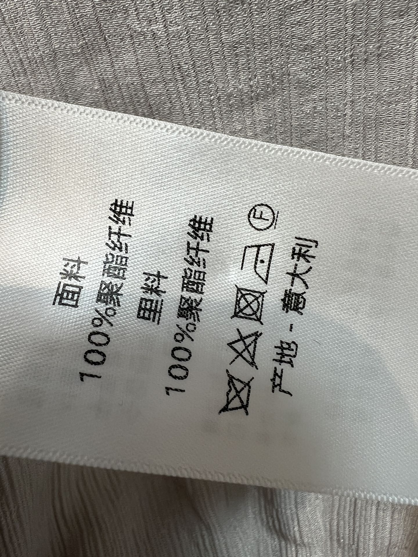 D家 26夏季新款 灰色短袖套装 短袖衬衫+阔腿裤 面料轻薄透气 翻领短袖衬衫 下摆打结设计 优化上半身