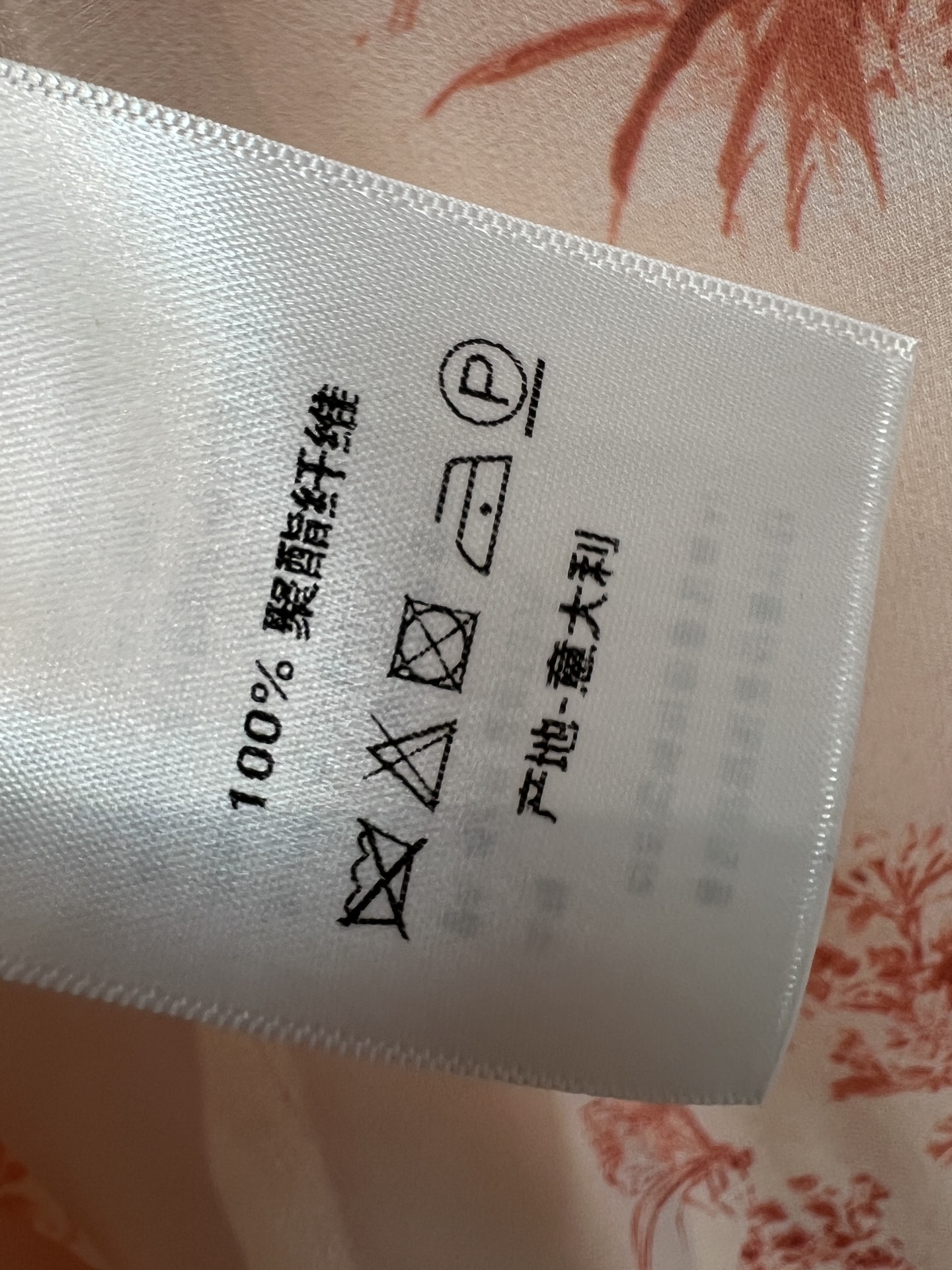 D家 26夏季新款 花卉印花套装 长袖衬衫+高腰半裙 衬衫是轻薄棉质 翻领+单排扣设计 袖口还能调节 穿