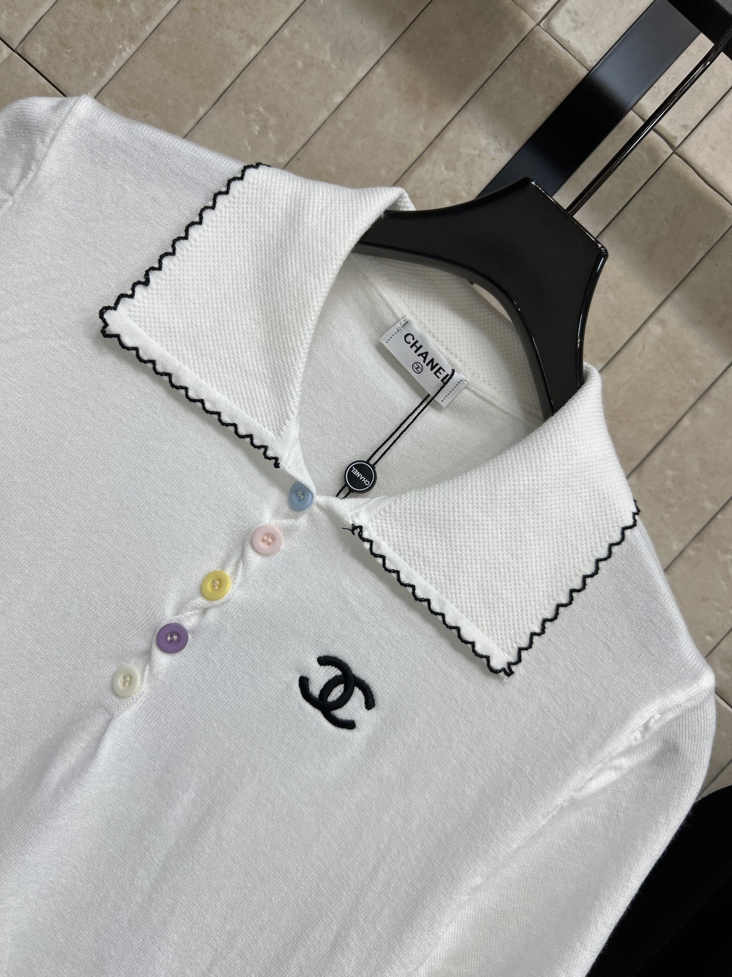 C家 26夏季新款 Polo领针织短袖 采用羊毛针织面料 Polo领+撞色滚边 细节满分 胸前双C刺绣超