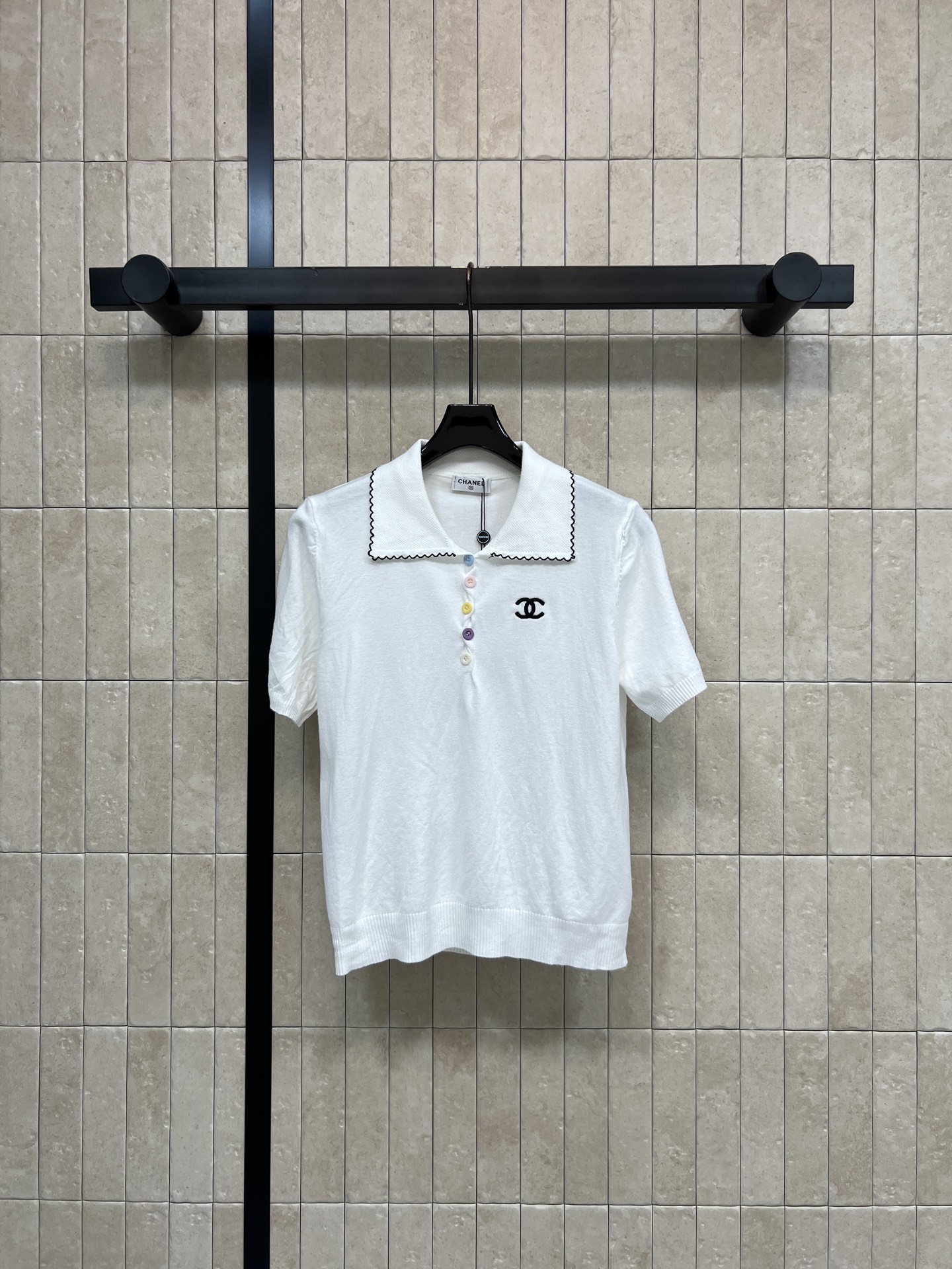 C家 26夏季新款 Polo领针织短袖 采用羊毛针织面料 Polo领+撞色滚边 细节满分 胸前双C刺绣超