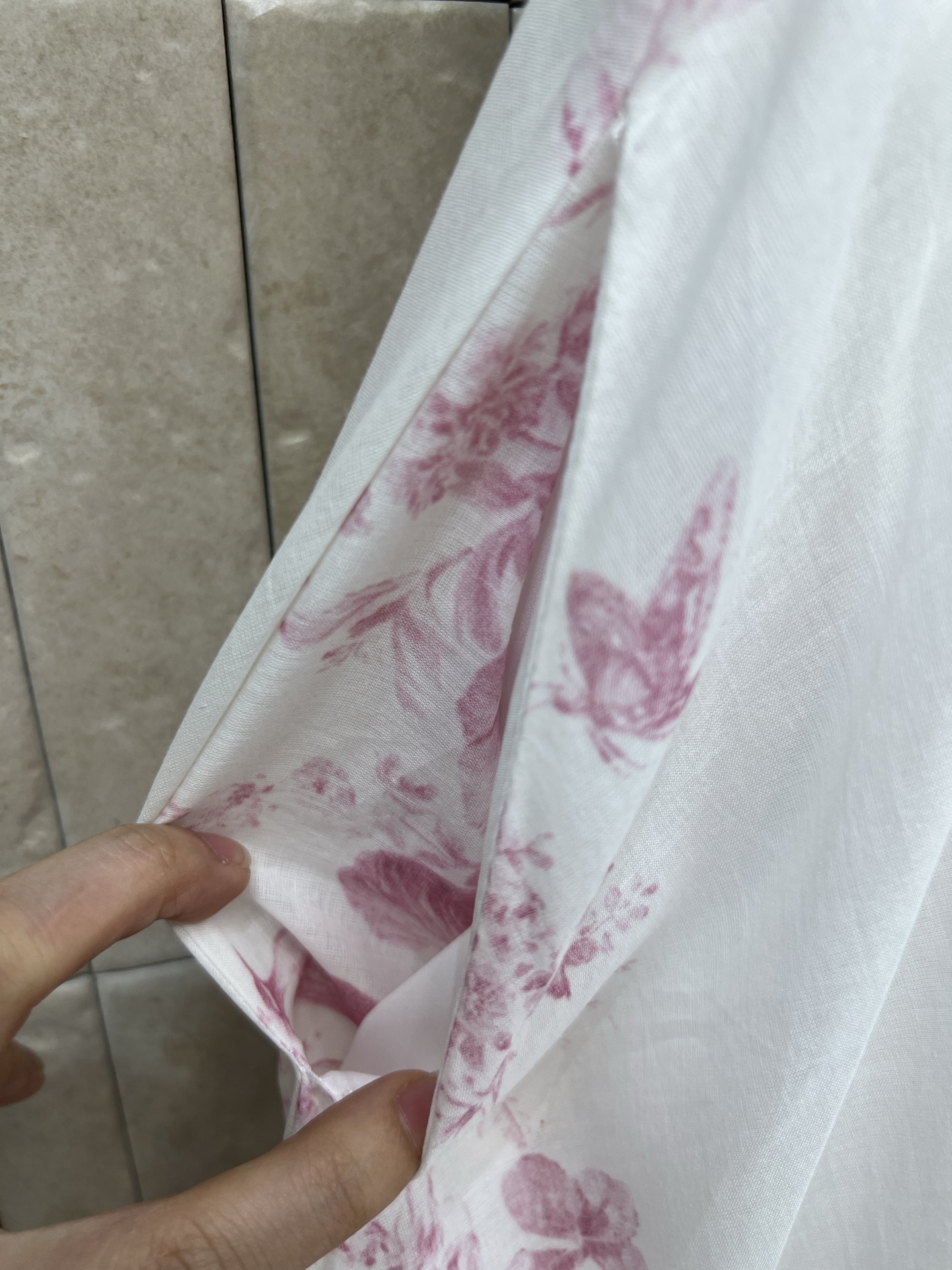 D家 26夏季新款 花卉印花连衣裙 深V领修饰脖颈线条 双蝴蝶结收腰设计精准掐出小蛮腰 抽褶腰节+大摆伞