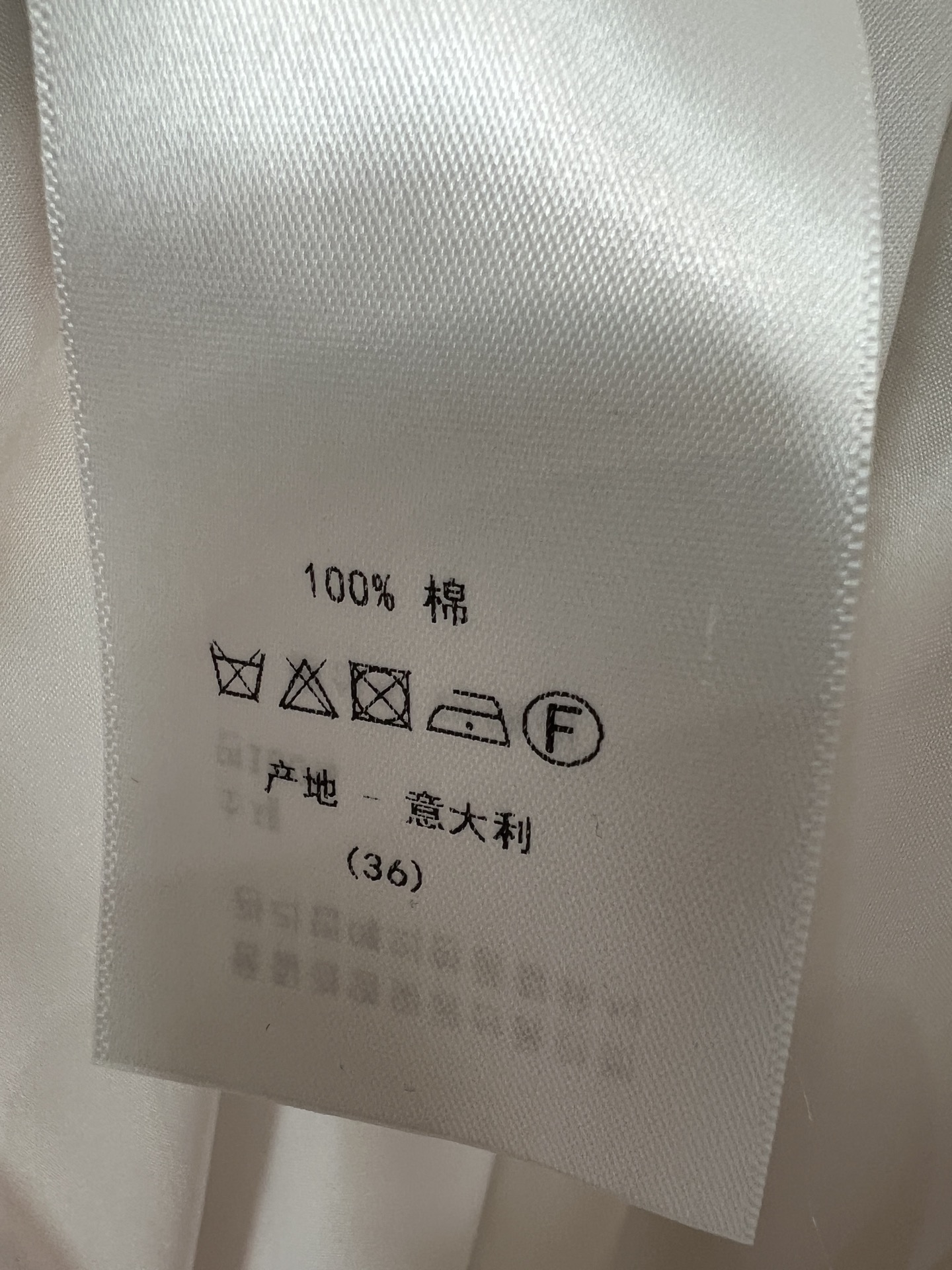 D家 26夏季新款 花卉印花连衣裙 深V领修饰脖颈线条 双蝴蝶结收腰设计精准掐出小蛮腰 抽褶腰节+大摆伞