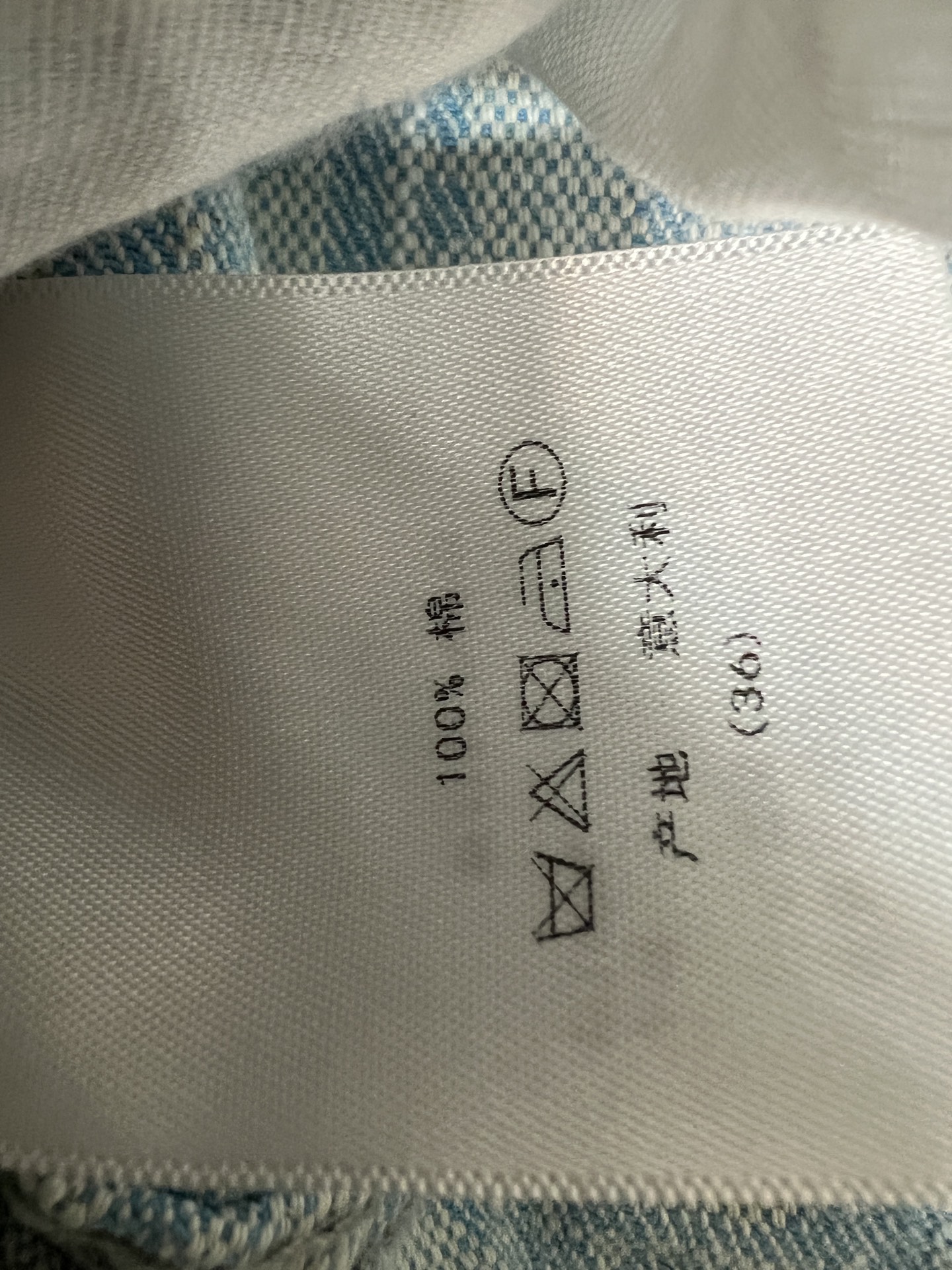 D家 26夏季新款 提花牛仔短裙  采用水洗牛仔棉面料 通体暗纹满印低调 辨识度超高 高腰A字版型 拉高