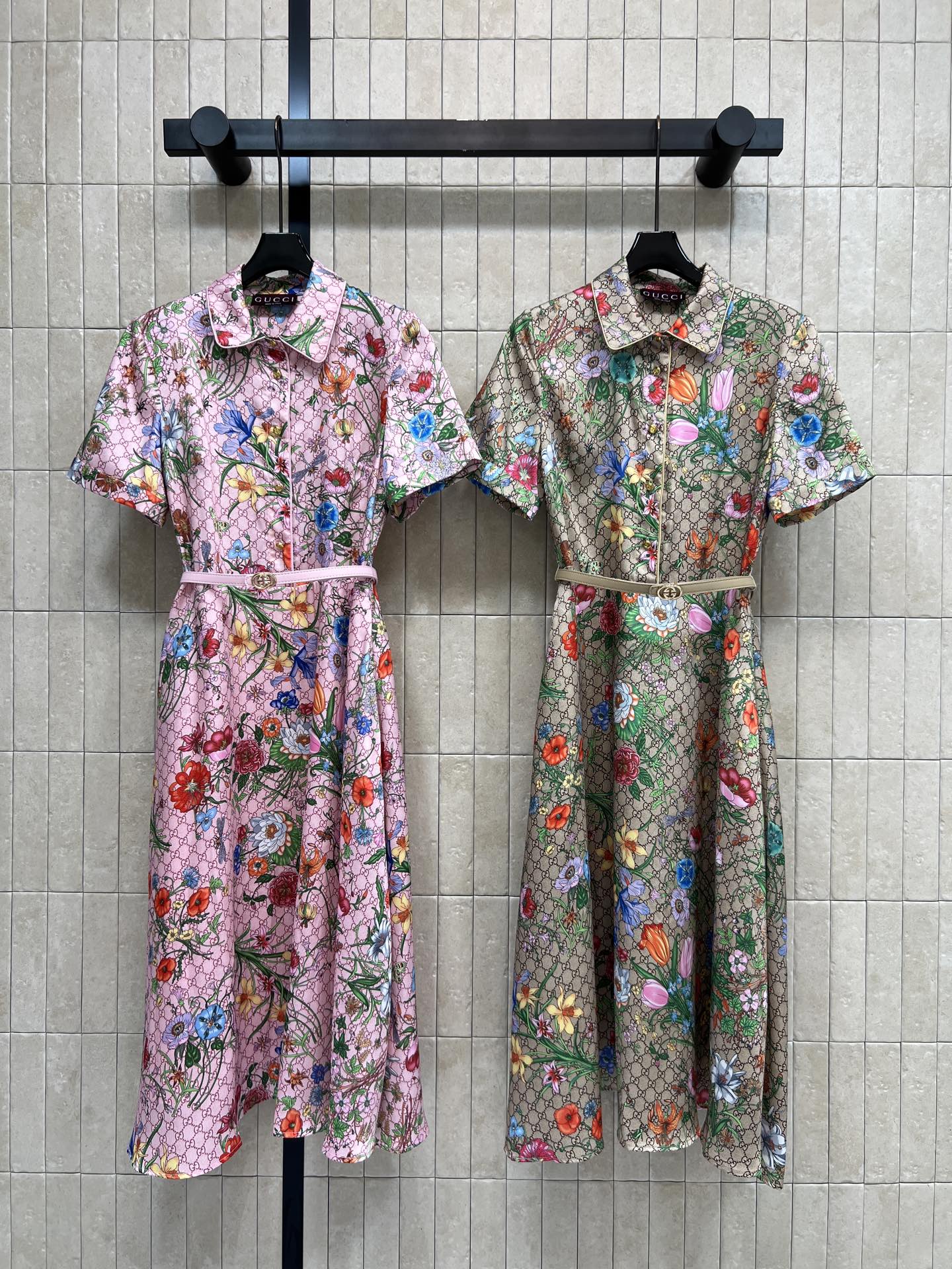 G家 26夏季新款 花卉印花连衣裙 经典GG底纹+缤纷花卉撞色印花 翻领衬衫款式 同色系腰带收腰 版型显
