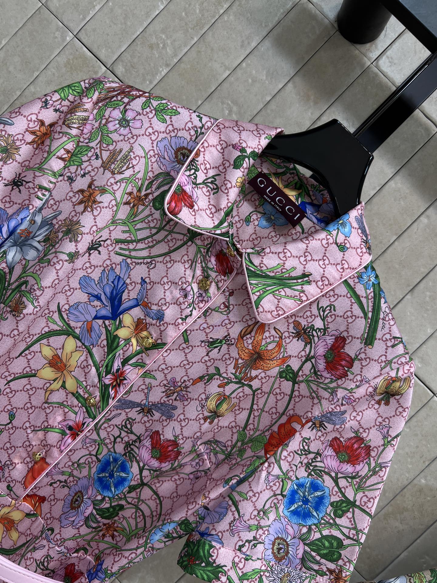 G家 26夏季新款 花卉印花连衣裙 经典GG底纹+缤纷花卉撞色印花 翻领衬衫款式 同色系腰带收腰 版型显