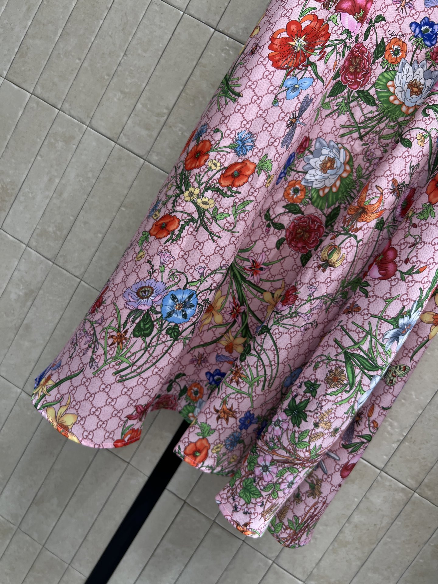 G家 26夏季新款 花卉印花连衣裙 经典GG底纹+缤纷花卉撞色印花 翻领衬衫款式 同色系腰带收腰 版型显