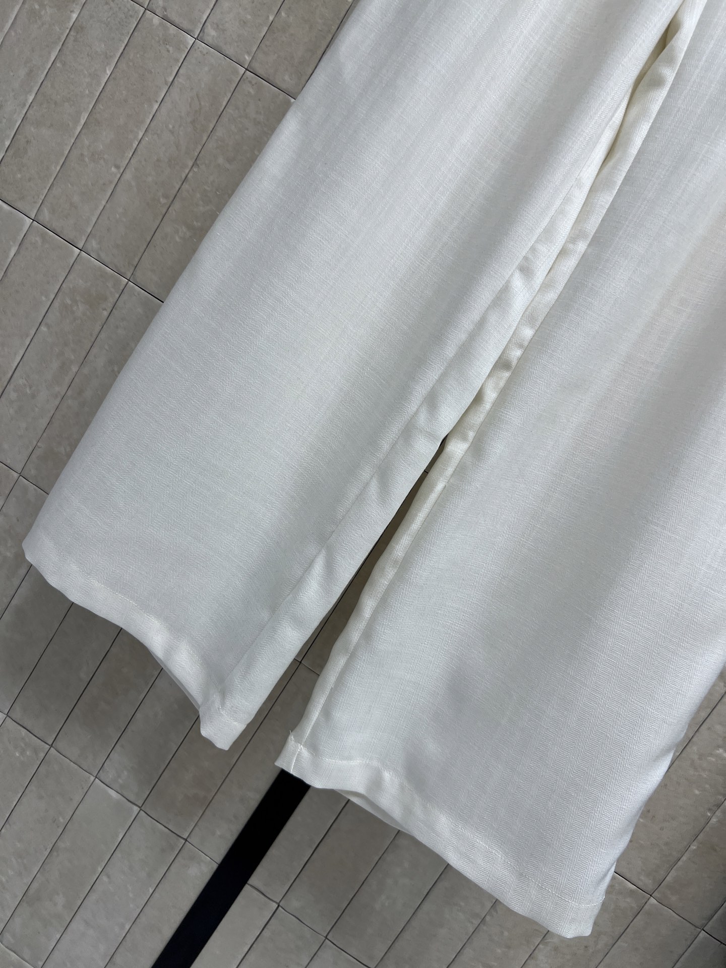 PD家 26夏季新款 高腰阔腿裤 轻薄透气 垂坠感一流 前片立体压褶修饰胯部 后腰隐形松紧 阔腿版型藏肉