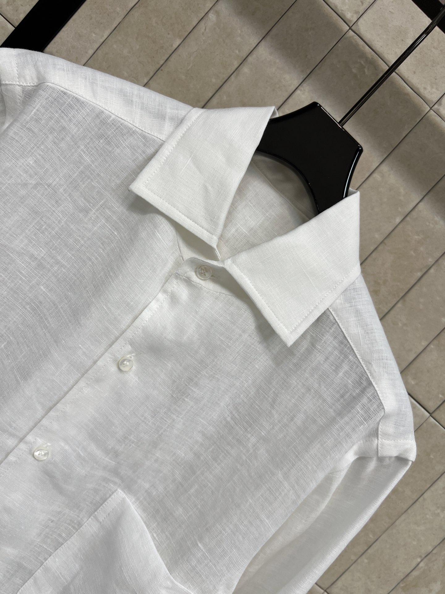 26夏季新款 口袋刺绣亚麻衬衫 采用亚麻面料  透气又吸汗 春夏穿超舒服 胸前彩色刺绣超有趣 复古文艺感