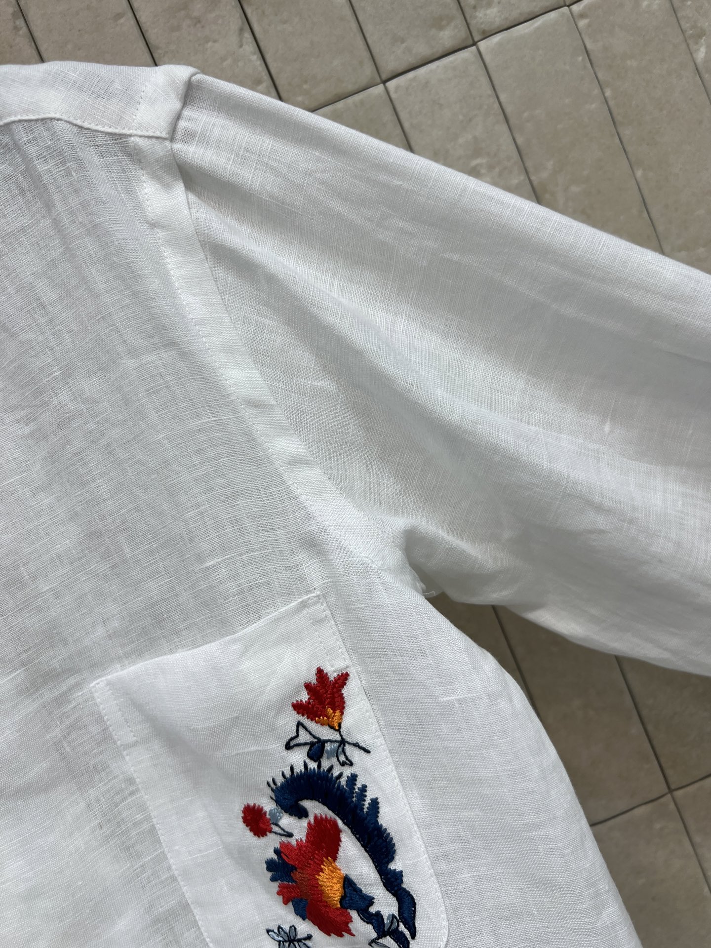 26夏季新款 口袋刺绣亚麻衬衫 采用亚麻面料  透气又吸汗 春夏穿超舒服 胸前彩色刺绣超有趣 复古文艺感