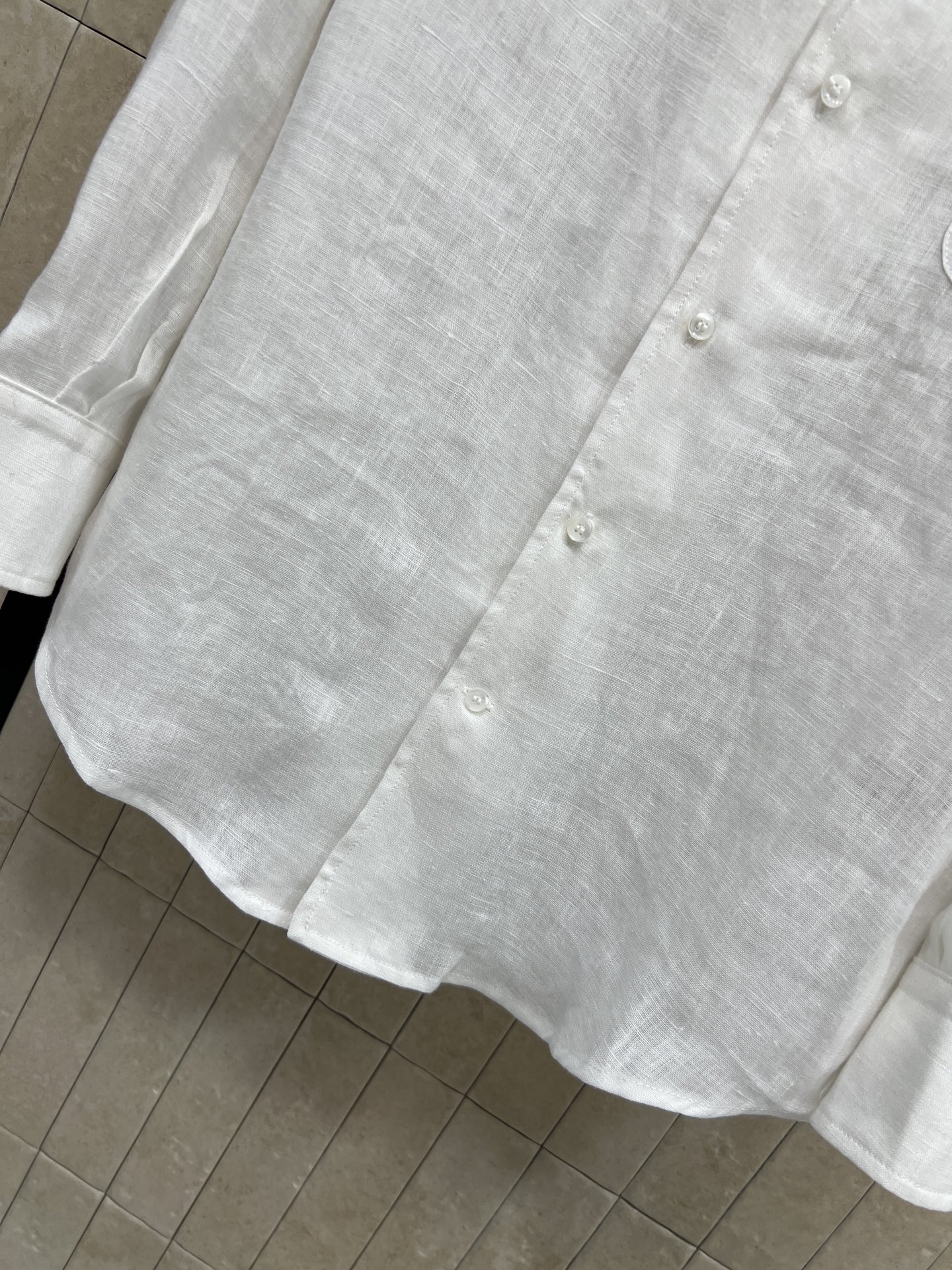 26夏季新款 口袋刺绣亚麻衬衫 采用亚麻面料  透气又吸汗 春夏穿超舒服 胸前彩色刺绣超有趣 复古文艺感