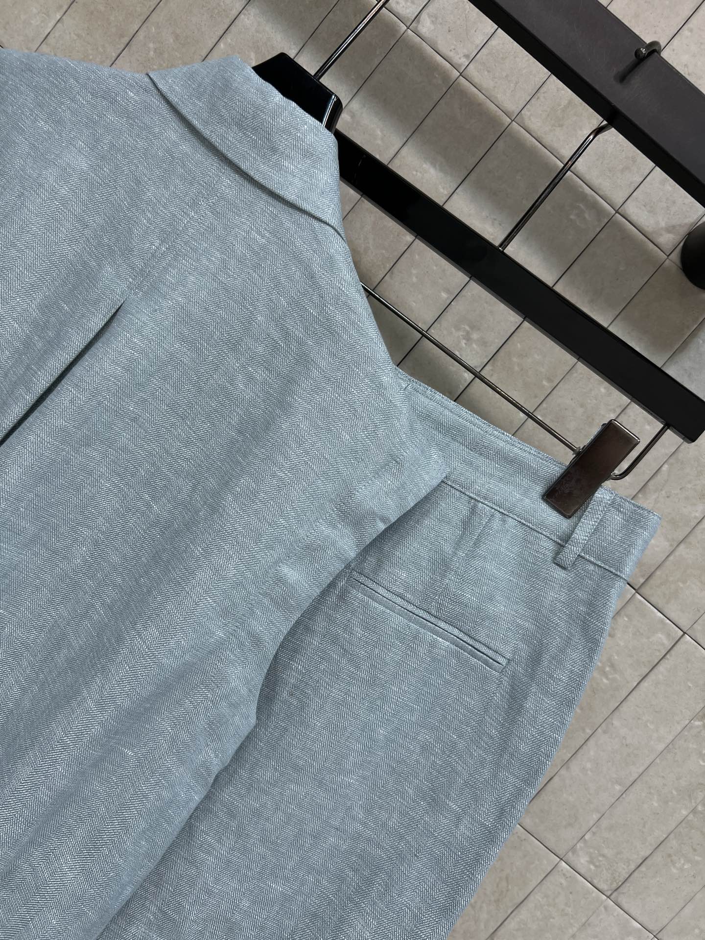 LW家 26夏季新款 亚麻马甲套装 翻领无袖马甲+高腰短裤 采用亚麻混纺面料  透气干爽 前中拉链开合利