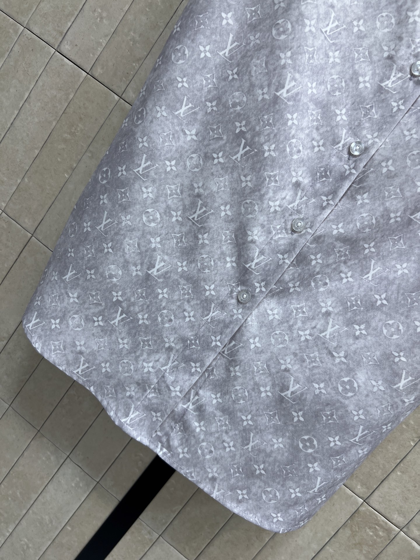 L家 26夏季新款 老花无袖套装 无袖衬衫+高腰阔腿裤 轻薄透气 夏天穿超舒服 老花暗纹低调不张扬 上衣