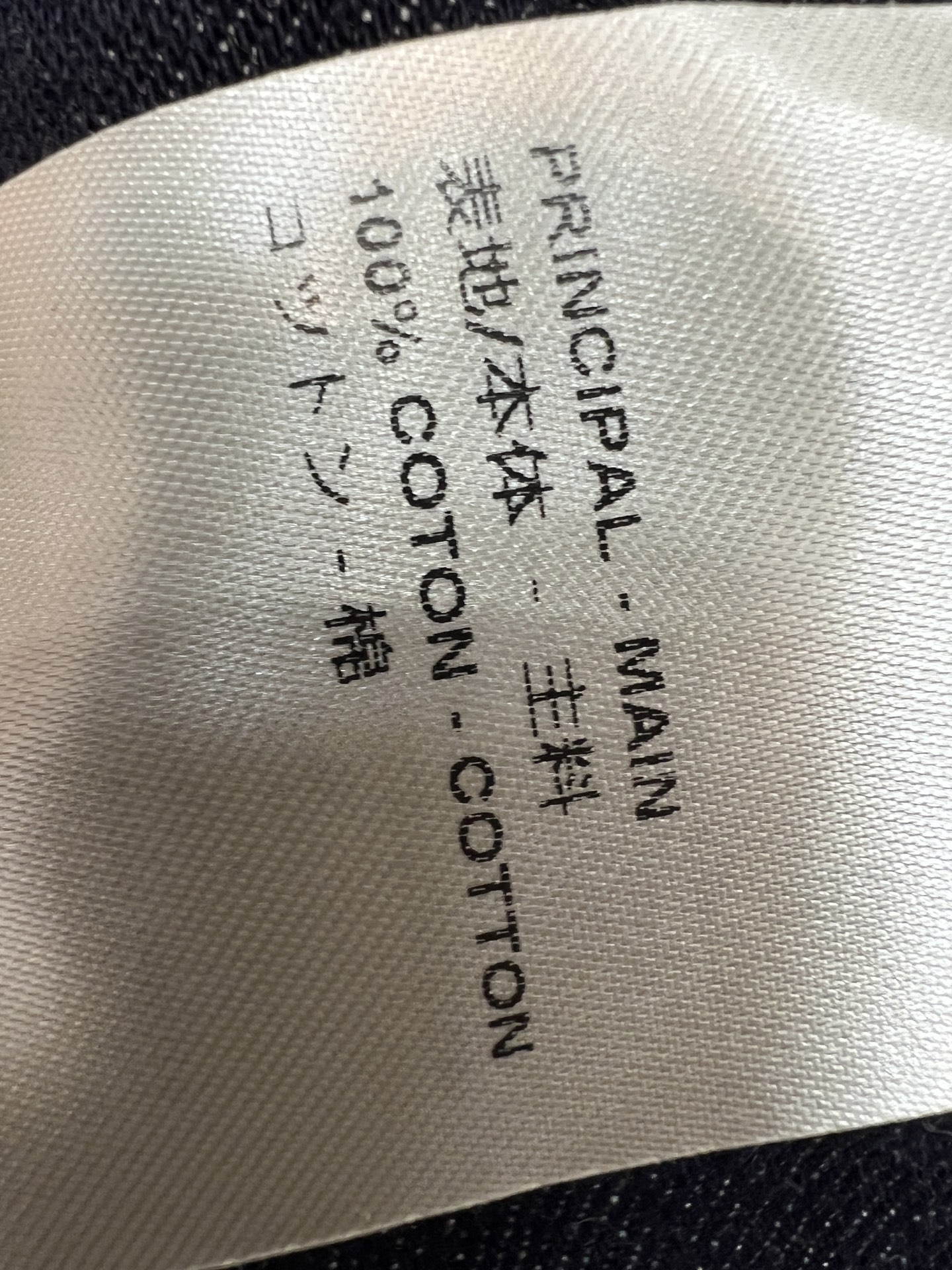 L家 26夏季新款 深蓝牛仔马甲 采用水洗牛仔棉面料 金属纽扣开合 穿脱方便简约又精致 无袖收腰设计 修