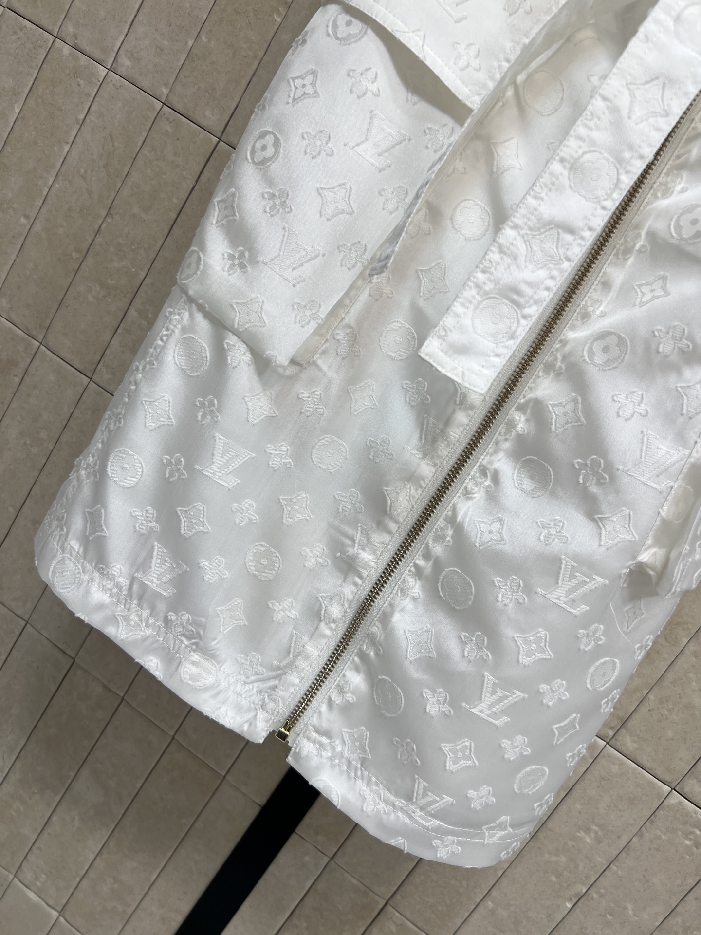 L家 26夏季新款 老花背心连衣裙  经典暗纹低调不浮夸 面料轻薄透气 前中长款金属拉链 穿脱便捷 自带