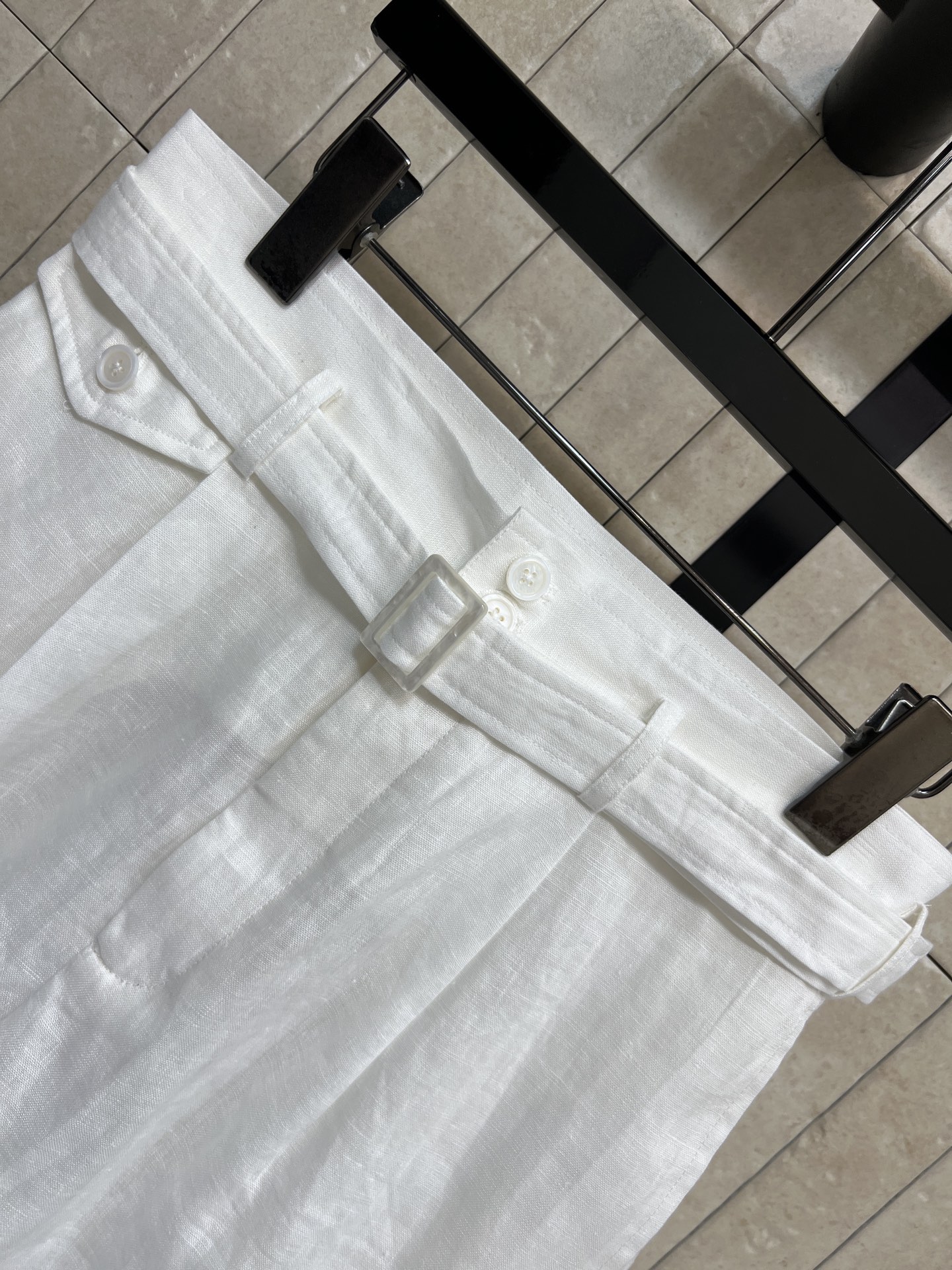 26夏季新款 亚麻高腰短裤 采用亚麻材质 透气又吸湿 夏天穿超舒服 高腰+腰带设计 修饰腰线 显瘦又显高