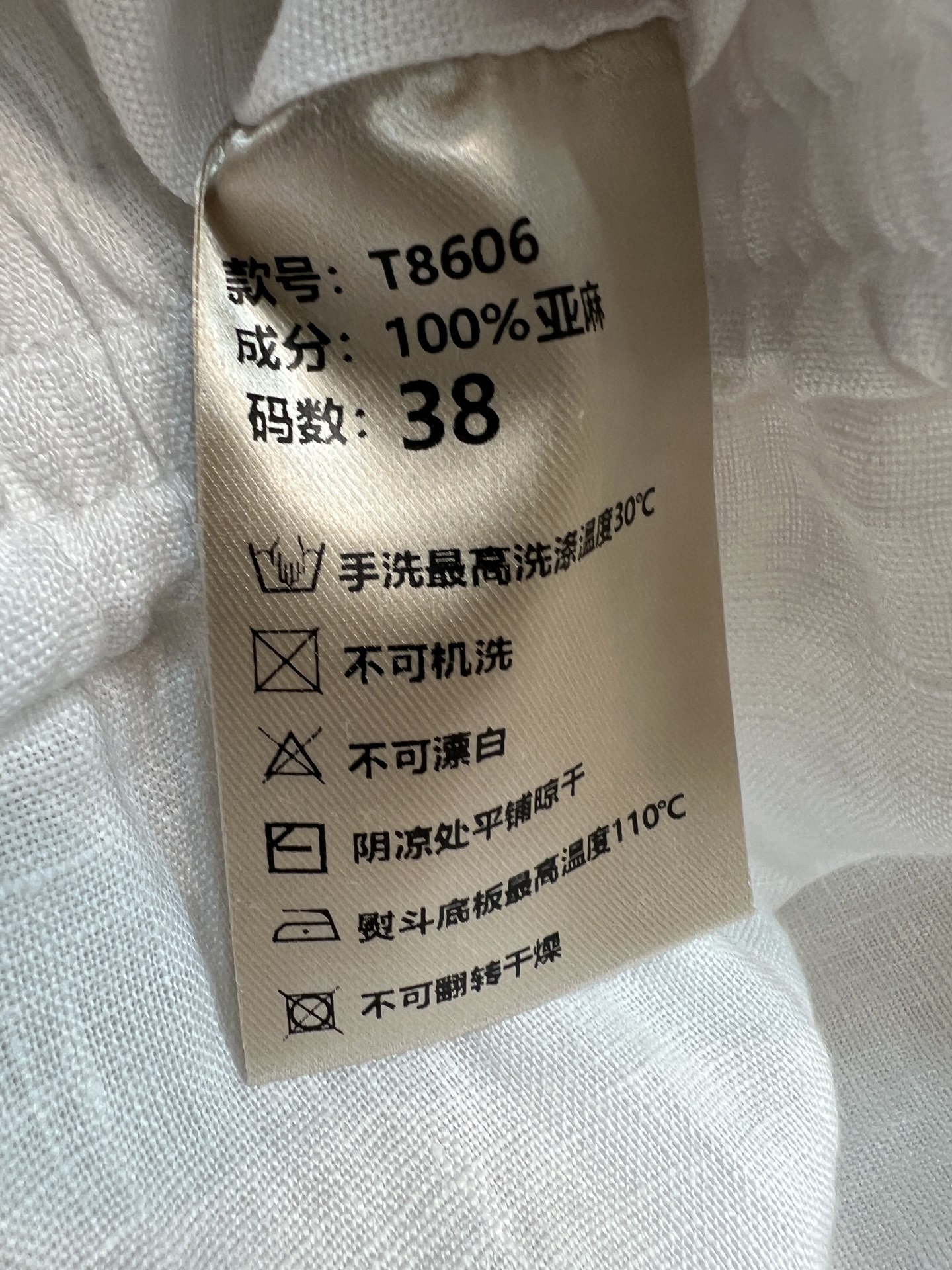 26夏季新款 亚麻连帽外套 采用高品质亚麻 轻盈透气 穿着舒适 连帽抽绳 实用又有型 短款剪裁 下摆松紧