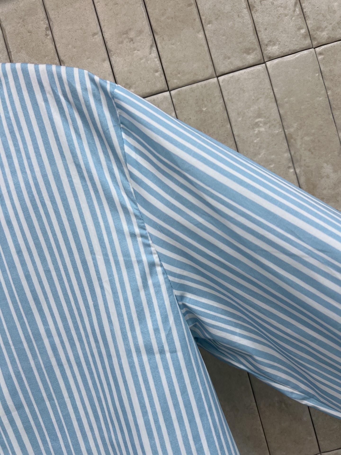 D家 26夏季新款 条纹印花衬衫裙 蓝白竖条纹+手绘人物刺绣 艺术感满满 高品质棉质面料 柔软舒适 宽松
