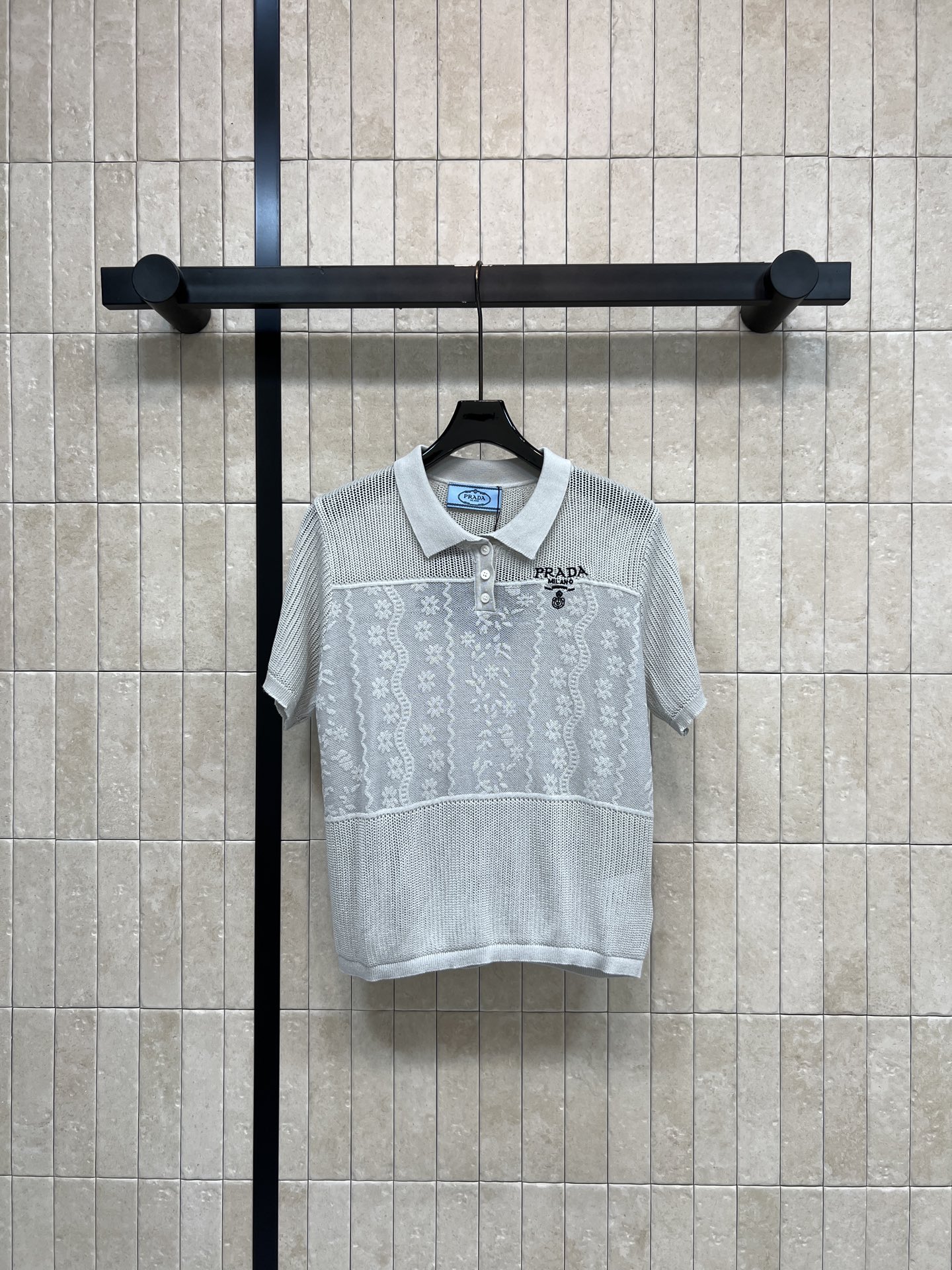 PD家 26夏季新款 polo针织短袖 采用轻薄透气天丝混纺面料 夏天穿超舒服 POLO领+镂空花纹拼接