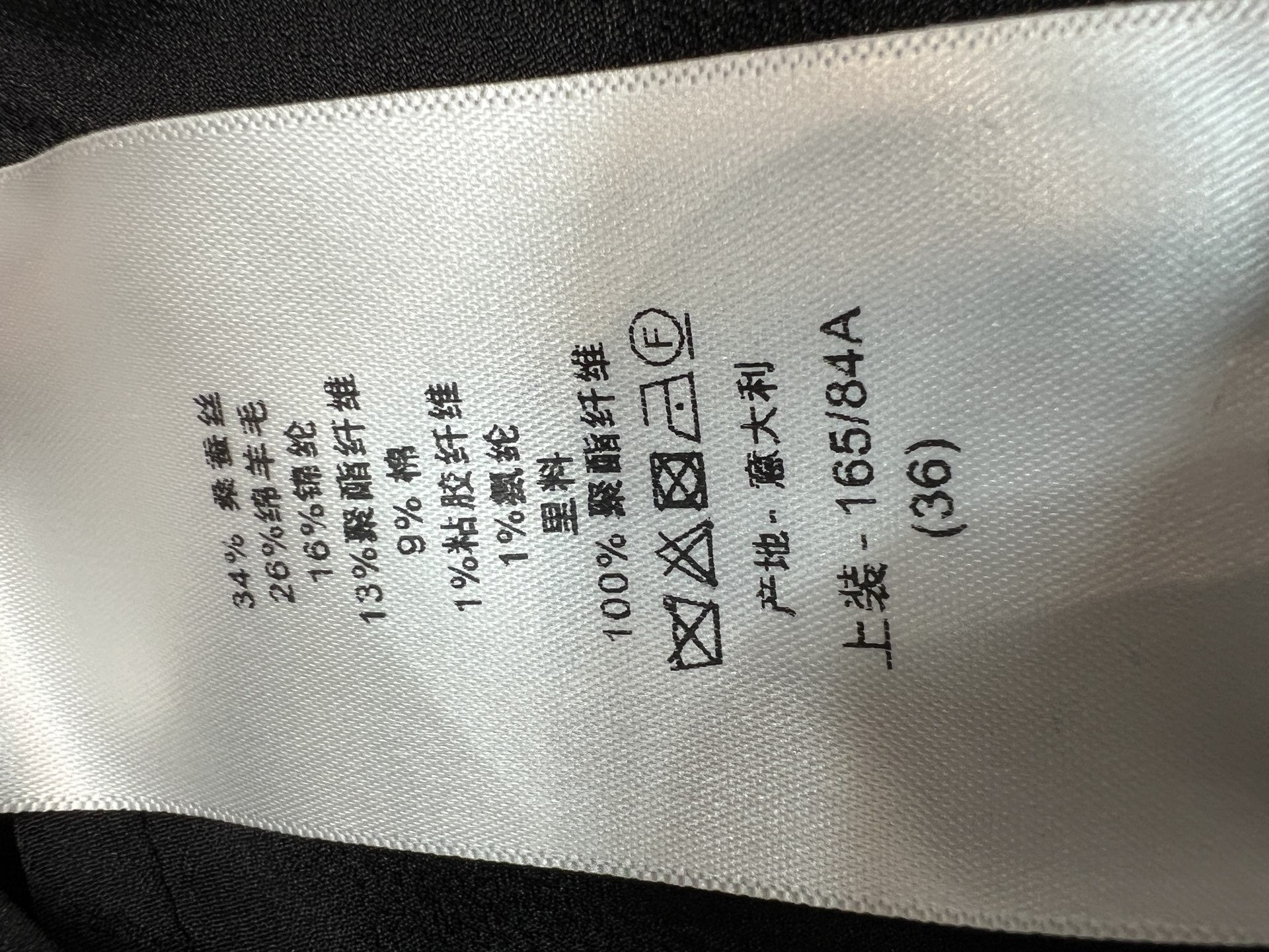 D家 26夏季新款 菱格彩闪短款外套 采用粗花呢面料 菱格肌理细闪耐看不浮夸 短款版型拉高腰线 圆领黑包