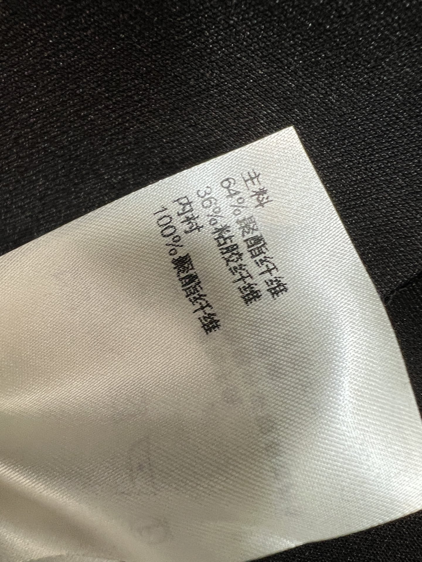 L家 26夏季新款 蝴蝶结无袖连衣裙 剪裁立体 胸前多层次立体蝴蝶结 后背是拉链开合 穿脱方便 面料自带