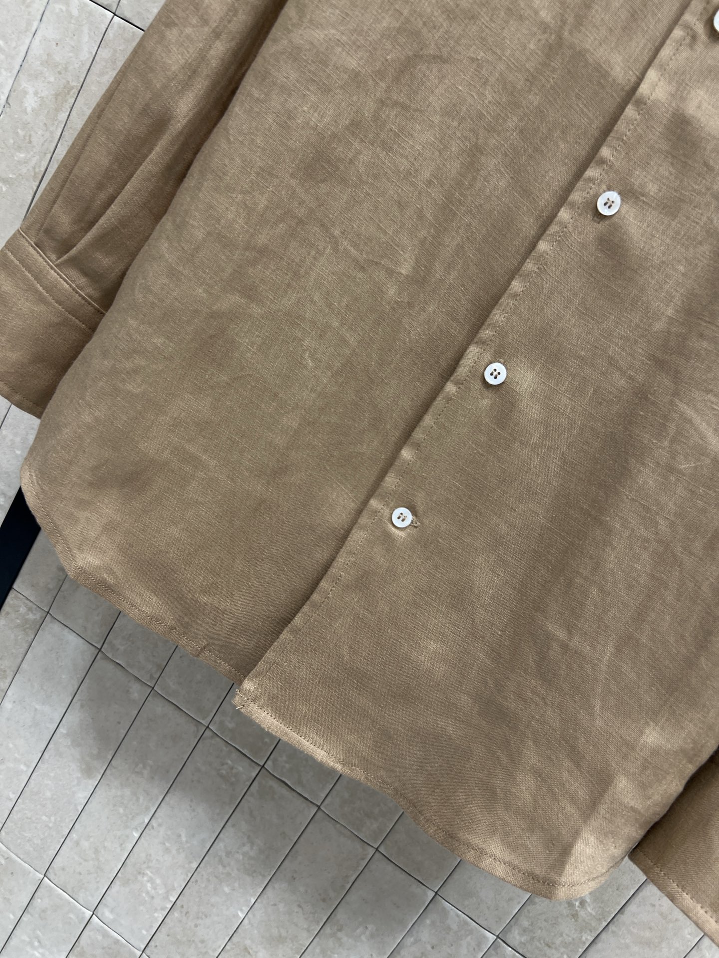 26夏季新款 口袋刺绣亚麻衬衫 采用亚麻面料  透气又吸汗 春夏穿超舒服 胸前彩色刺绣超有趣 复古文艺感