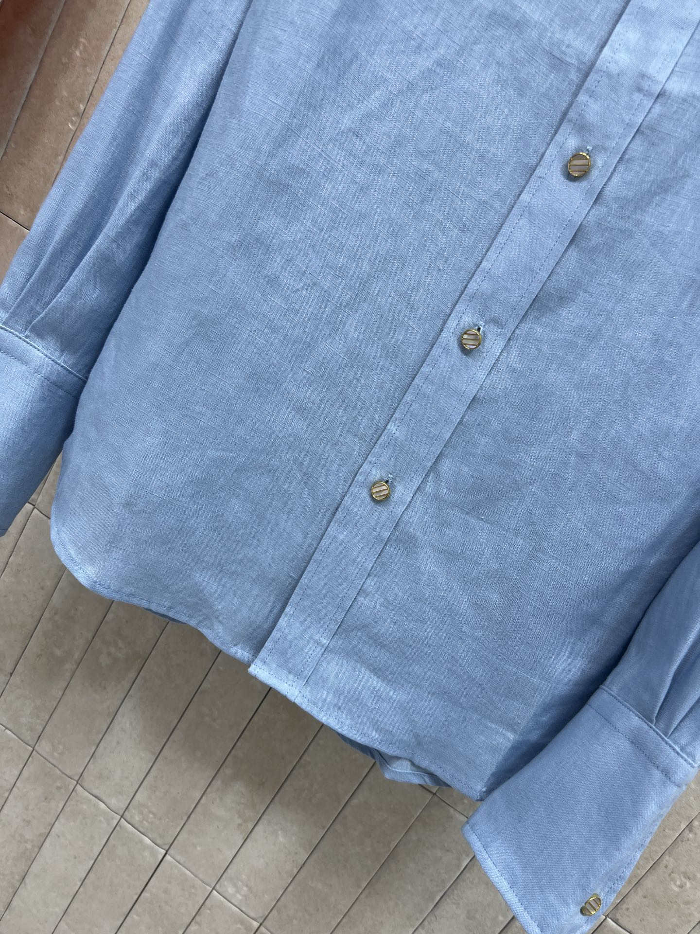 lp🌹家 26夏季新款 亚麻立领衬衫 采用亚麻面料 透气吸湿 夏天穿超舒服 小立领设计带点中式文雅 宽松