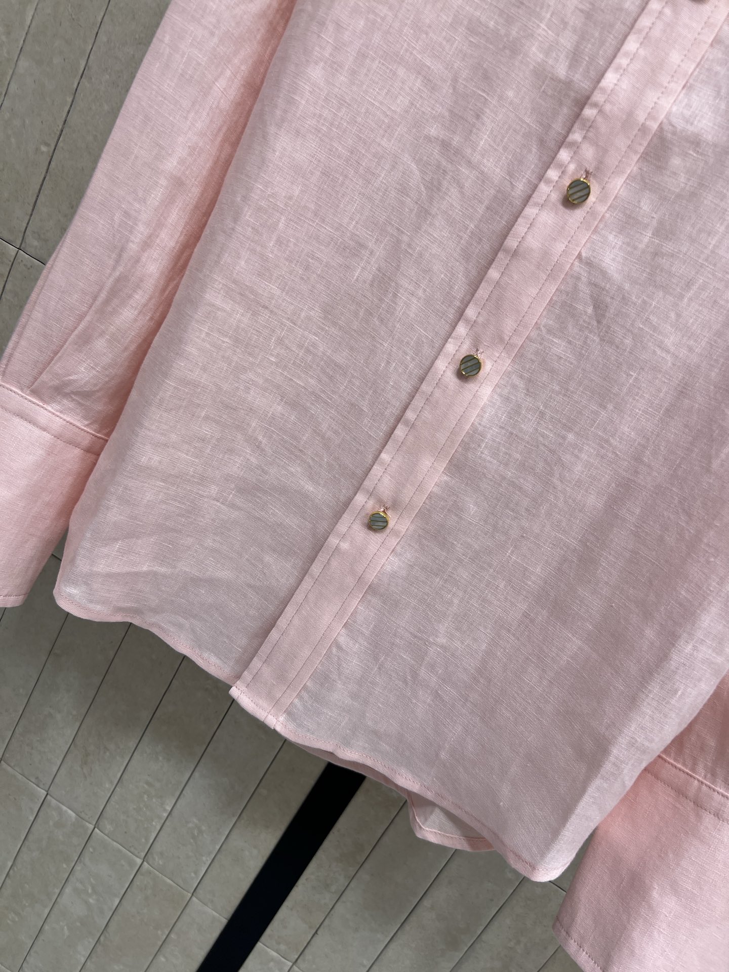 lp🌹家 26夏季新款 亚麻立领衬衫 采用亚麻面料 透气吸湿 夏天穿超舒服 小立领设计带点中式文雅 宽松