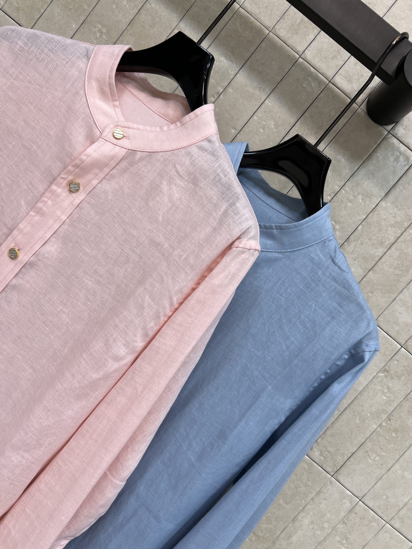 lp🌹家 26夏季新款 亚麻立领衬衫 采用亚麻面料 透气吸湿 夏天穿超舒服 小立领设计带点中式文雅 宽松