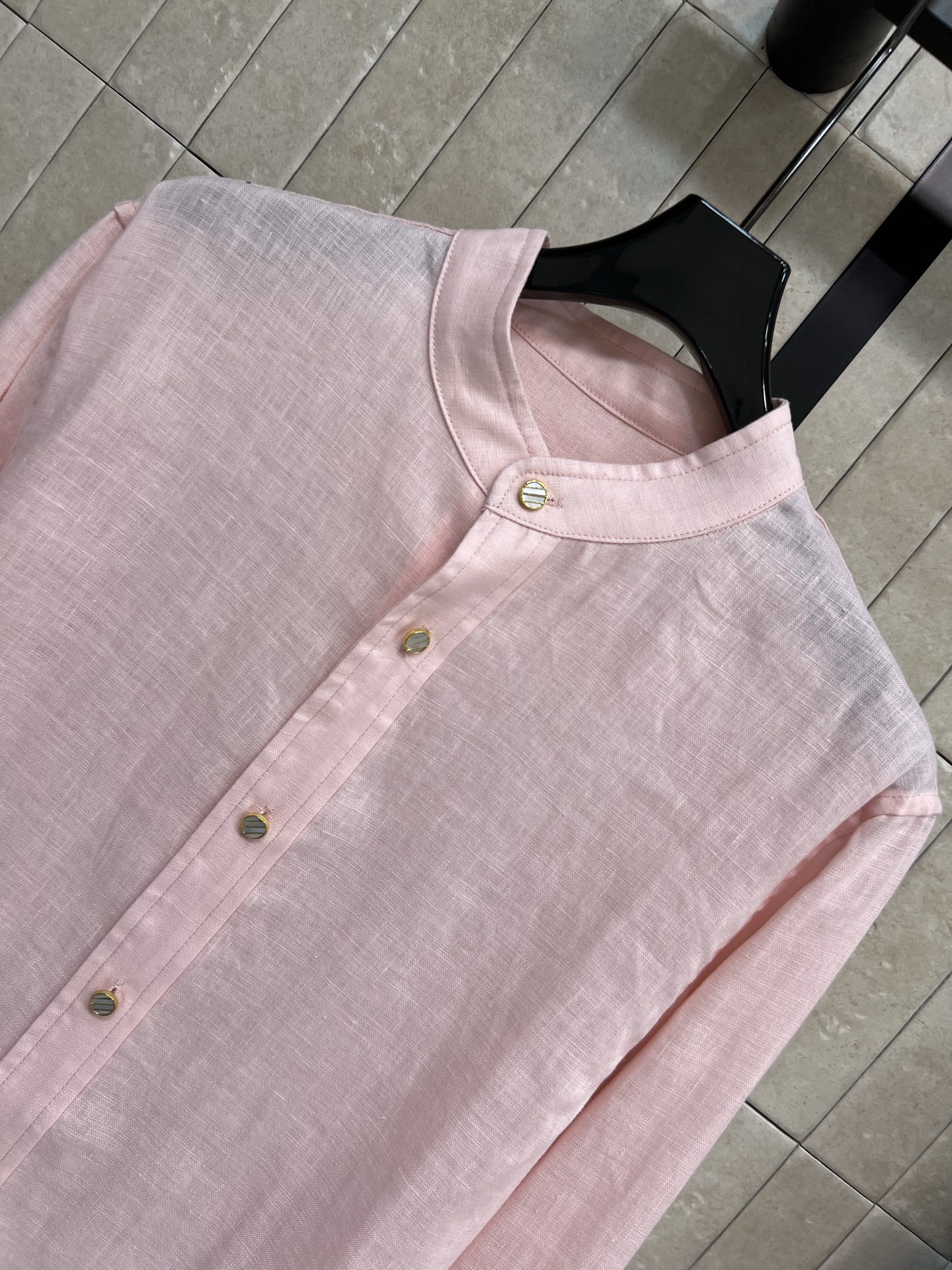 lp🌹家 26夏季新款 亚麻立领衬衫 采用亚麻面料 透气吸湿 夏天穿超舒服 小立领设计带点中式文雅 宽松