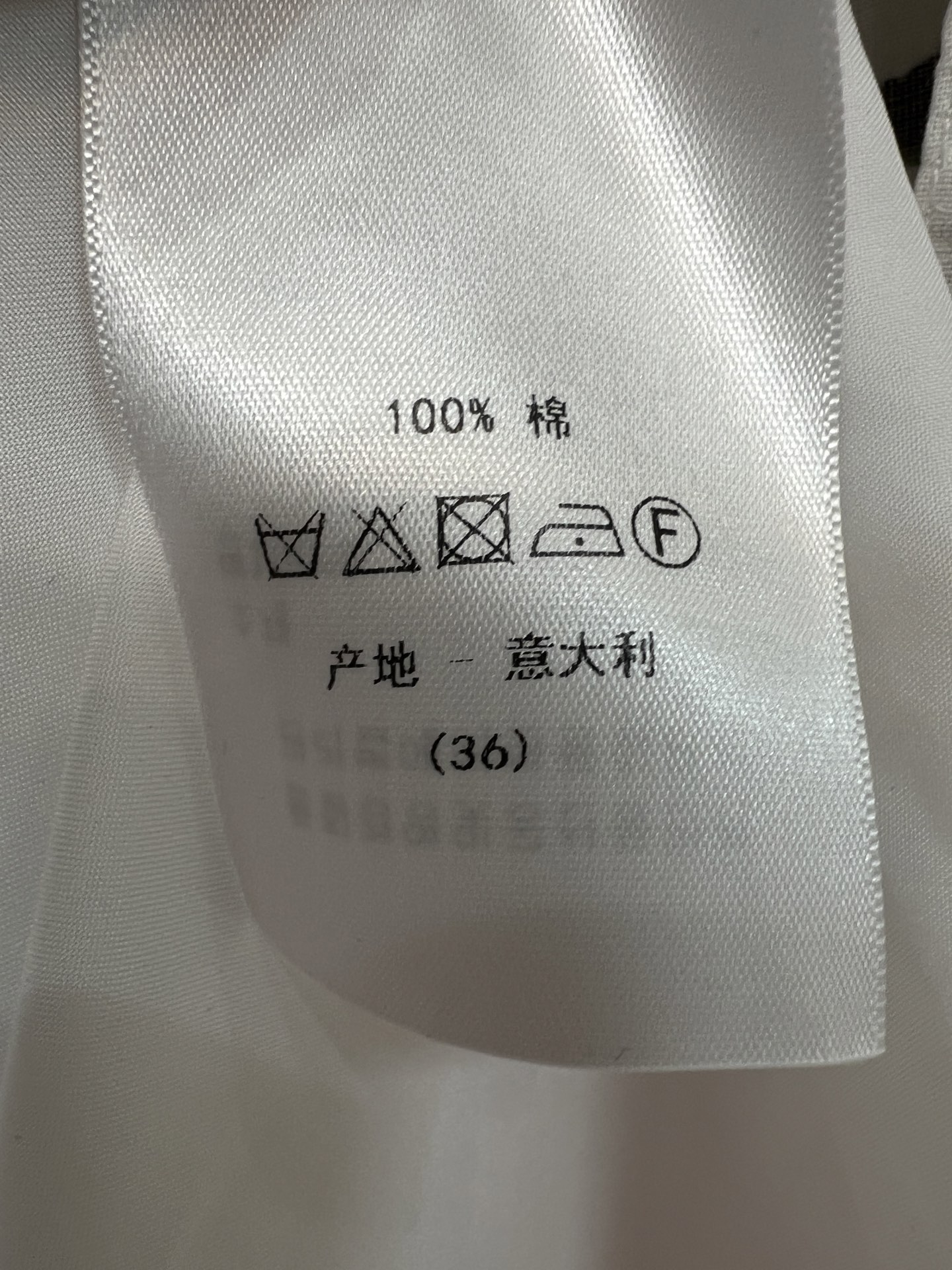 D家 26夏季新款 花卉印花连衣裙 棉质面料轻薄垂顺透气 带麻感 白色底配精致花卉印花 氛围感满满 轻盈