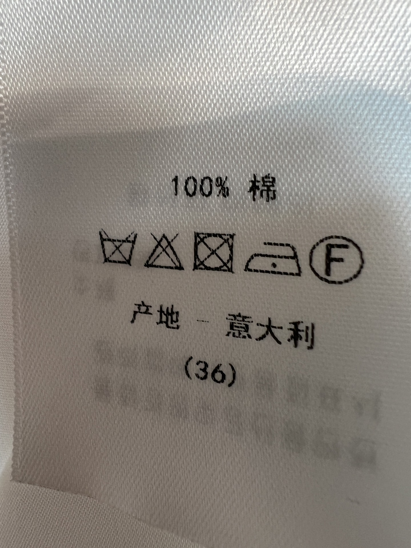 D家 26夏季新款 V领花卉印花连衣裙 深V领修饰脖颈线条 双蝴蝶结收腰设计精准掐出小蛮腰 抽褶腰节+大