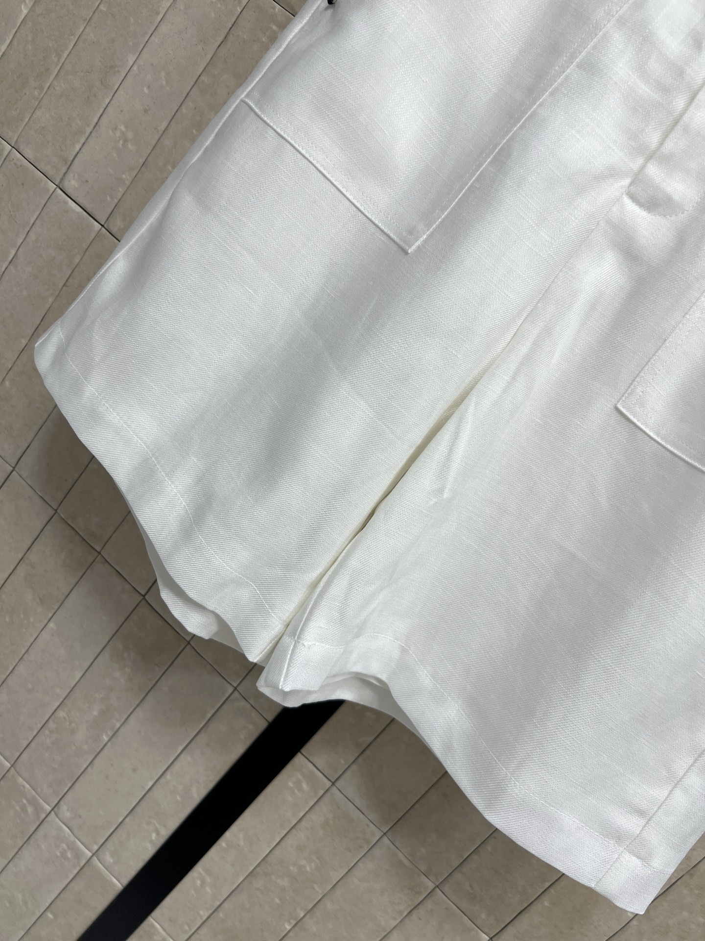 C家 26夏季新款 亚麻高腰短裤 采用亚麻面料 夏天穿超舒服 高腰直筒设计 修饰腰线 显瘦又显高 两侧黑