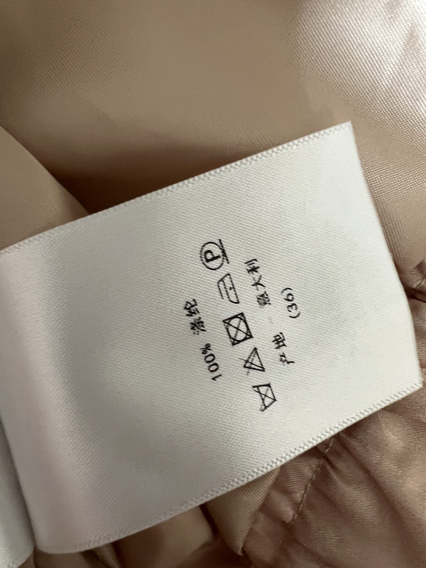 D家 26夏季新款 提花高腰裤裙 面料轻薄透气 暗纹老花辨识度超高 腰头金属扣点缀 A字短裤设计优雅又实