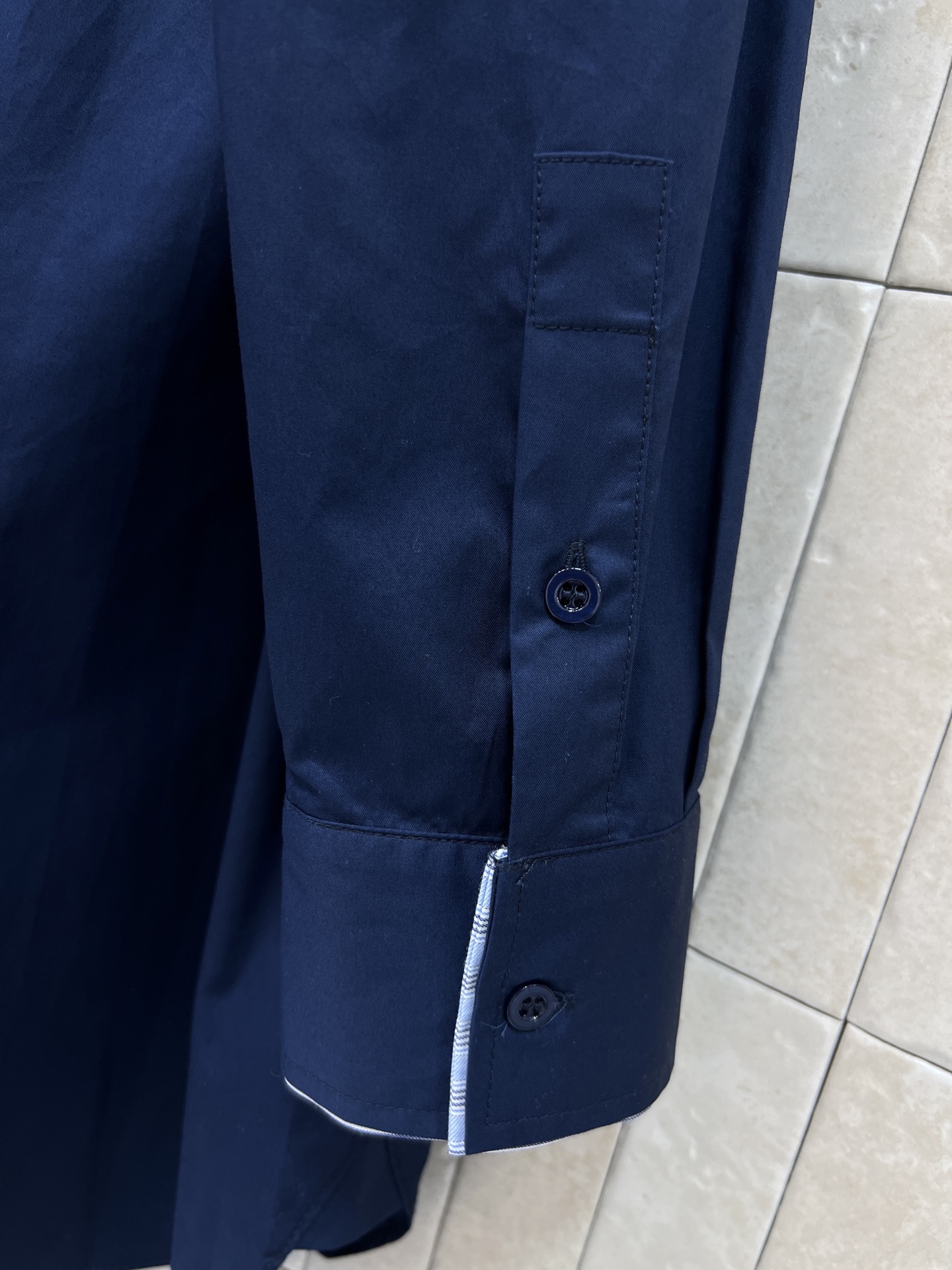 LW家 26夏季新款 假两件衬衫连衣裙 采用高品质棉质面料 领口和袖口蓝白条纹拼接 撞色设计超吸睛 轻薄