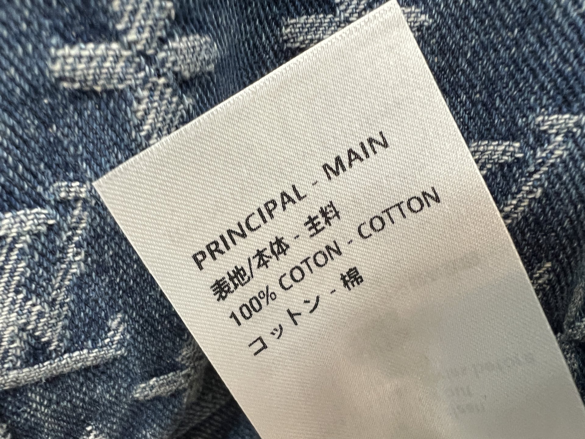 L家 26夏季新款 老花牛仔背带裙 水洗软牛仔面料 经典老花暗纹 复古又轻奢 方领+可调节肩带 实用又时