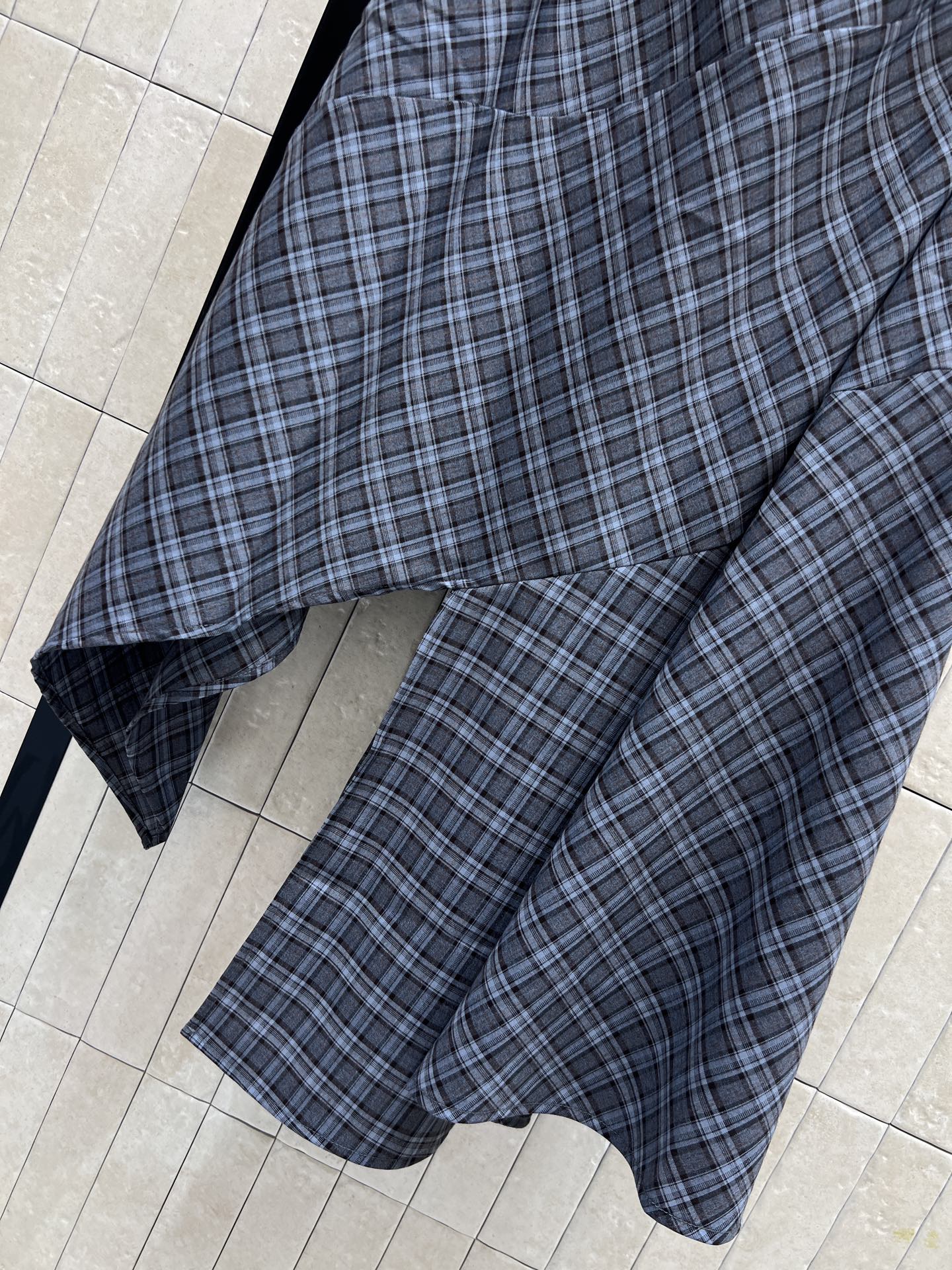 PD家 26夏季新款 格纹不规则背心裙 面料轻薄透气 夏天穿超舒服 无袖+不规则裙摆 法式复古感满满 收