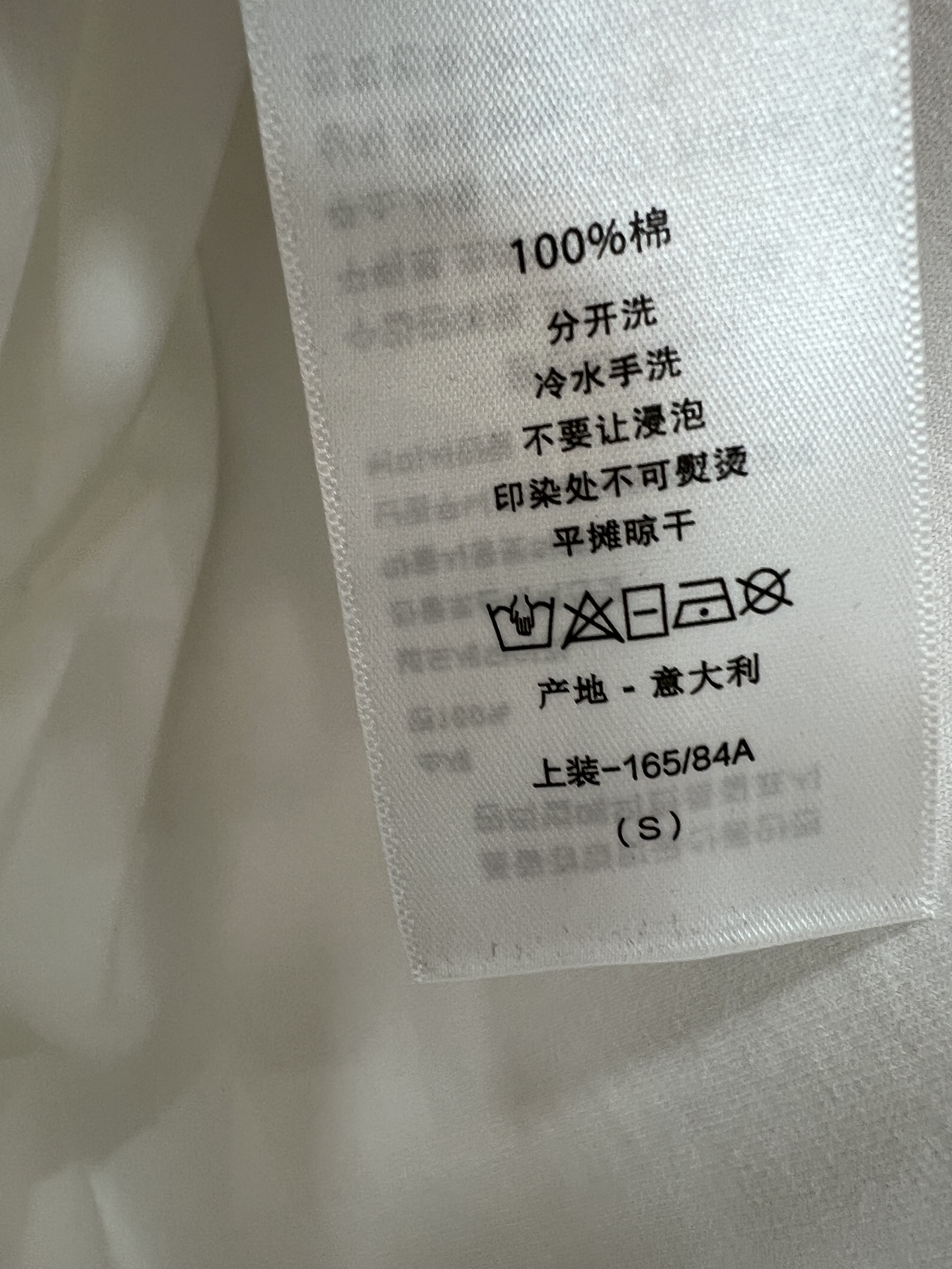 D家 26夏季新款 白色刺绣T恤 采用高品质棉面料 柔软舒适 精致椭圆logo刺绣搭配蝴蝶结 品牌辨识度