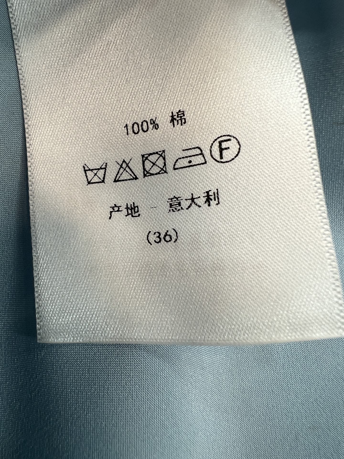 D家 26夏季新款 扎染高腰半裙 采用轻薄垂感棉质面料 随性水墨线条打破单调 腰头蝴蝶结点缀 艺术感满满
