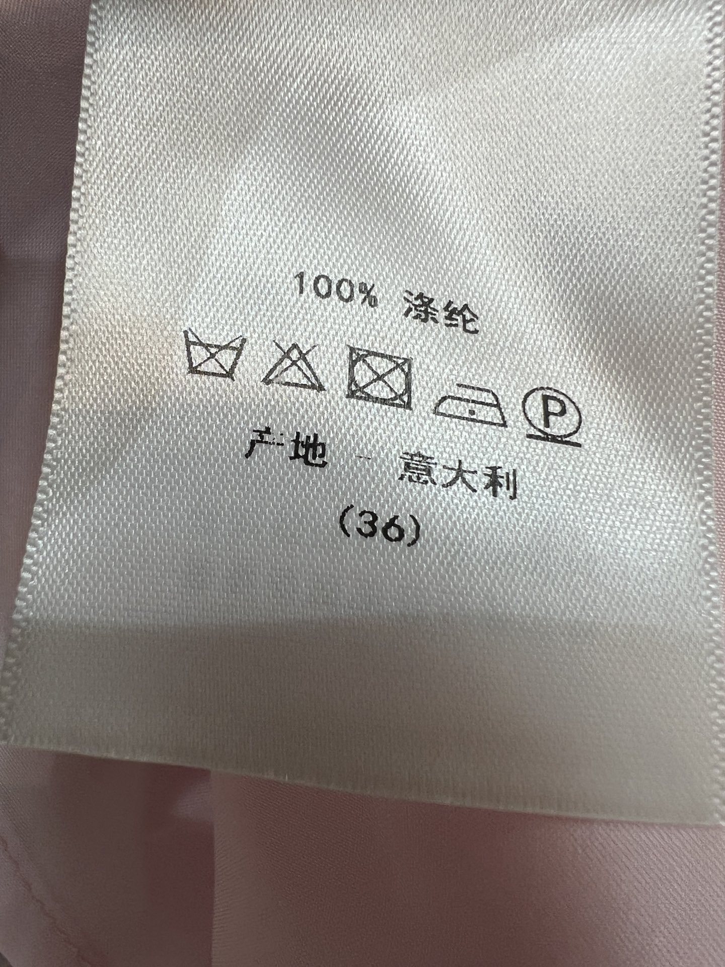 D家 26夏季新款 粉色扎染连衣裙 深V无袖领口+收腰设计 腰间蝴蝶结点缀修饰身形 裙摆自然垂坠 随性水