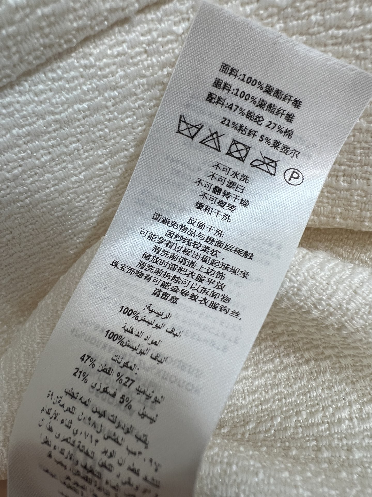 self家 26夏季新款 无袖直筒连衣裙 采用棉质混纺面料 蕾丝领边 金属纽扣点缀 无袖设计清爽利落 侧