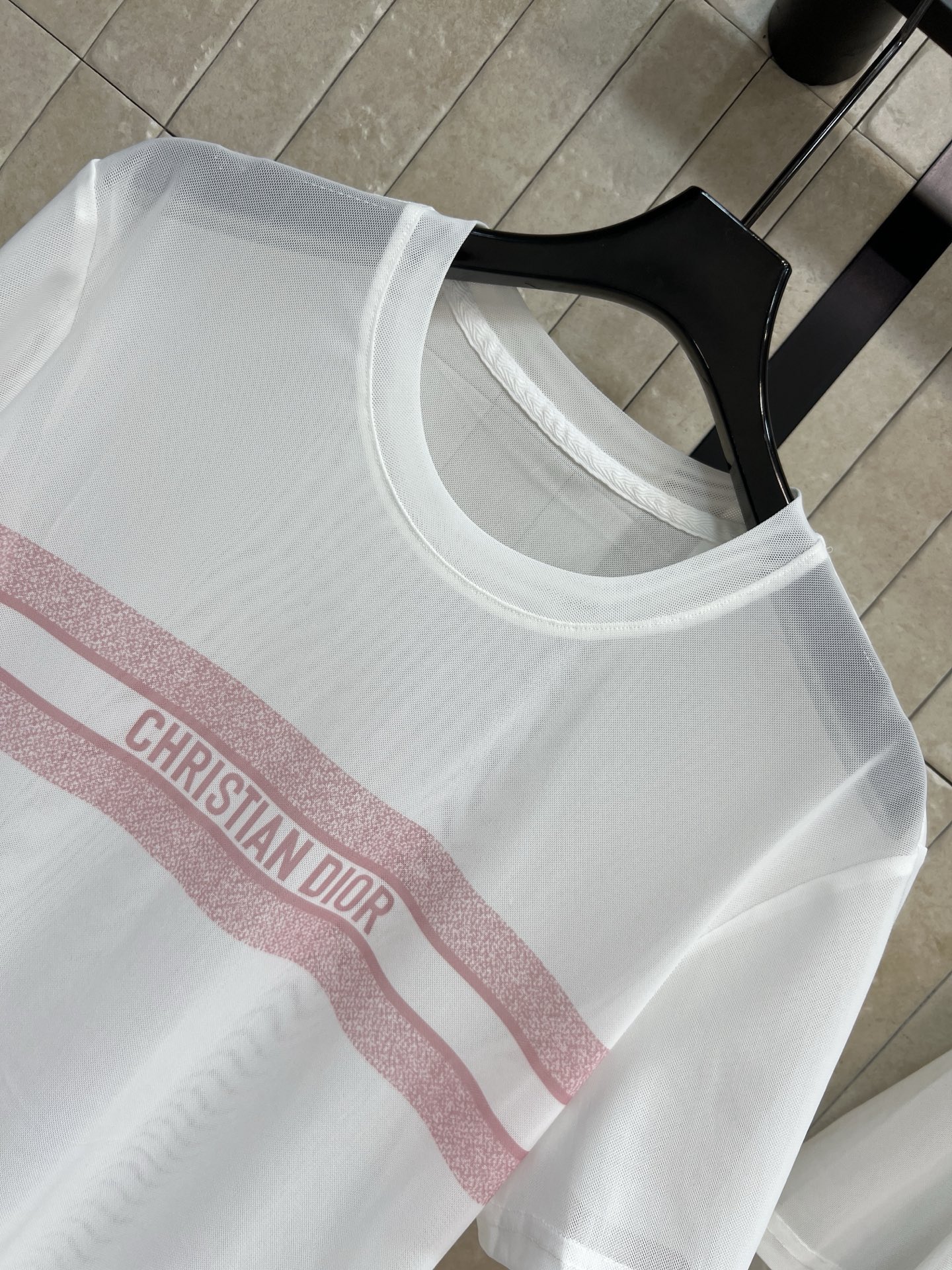 D家 26夏季新款 条纹字母T恤 面料柔软又透气 夏天穿超舒服！胸前logo+撞色条纹 简约又有辨识度 