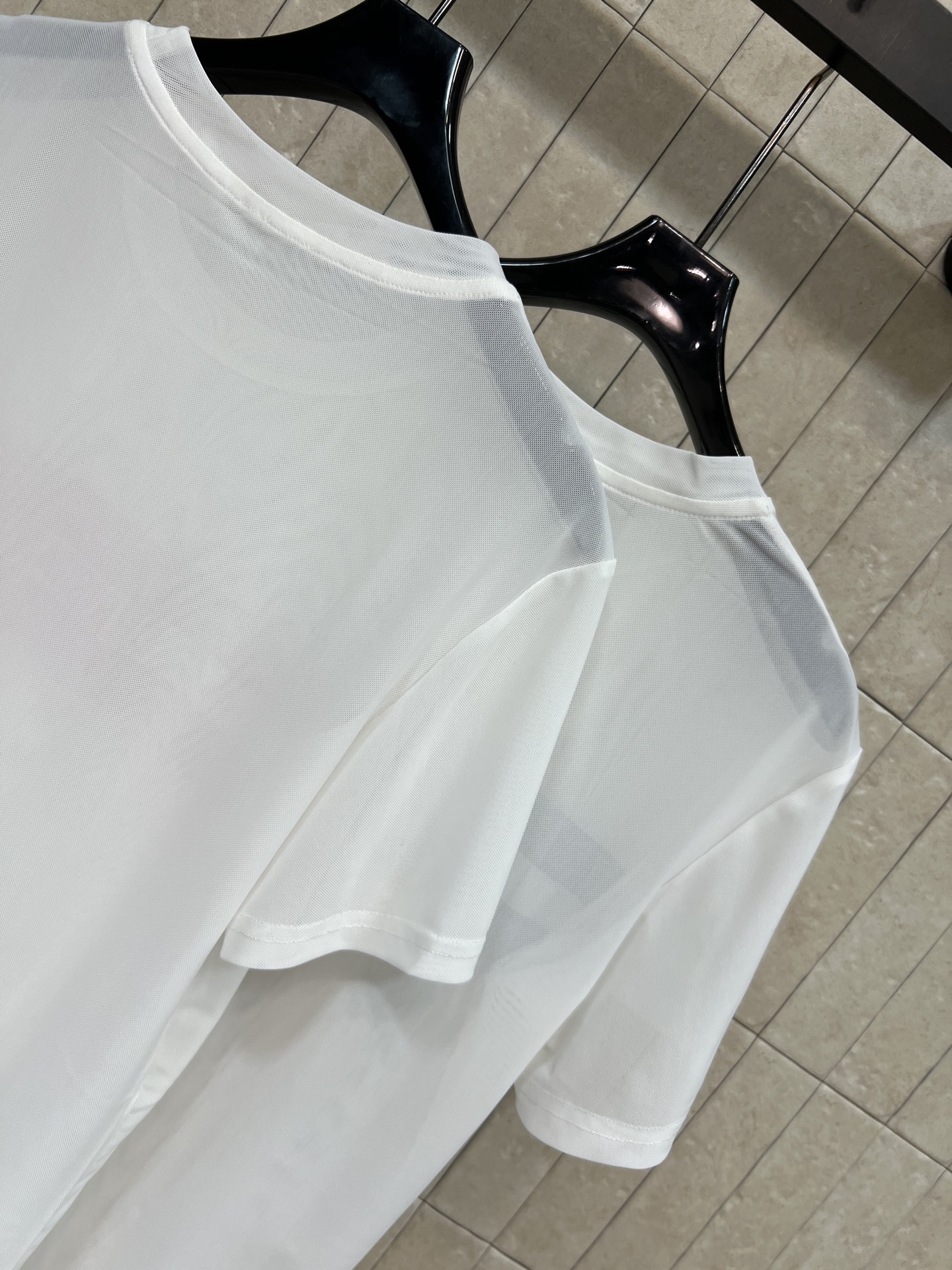 D家 26夏季新款 条纹字母T恤 面料柔软又透气 夏天穿超舒服！胸前logo+撞色条纹 简约又有辨识度 