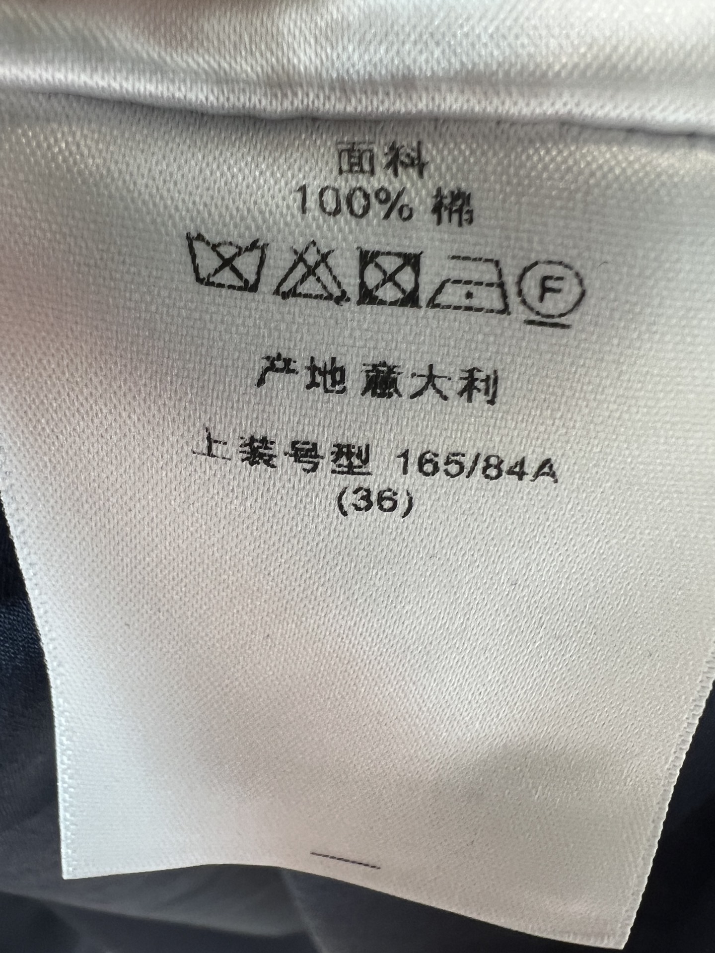 D家 26夏季新款 藏蓝衬衫连衣裙 采用棉质面料 短袖翻折剪裁  白色花边在领口前襟 系腰带自由收腰 裙